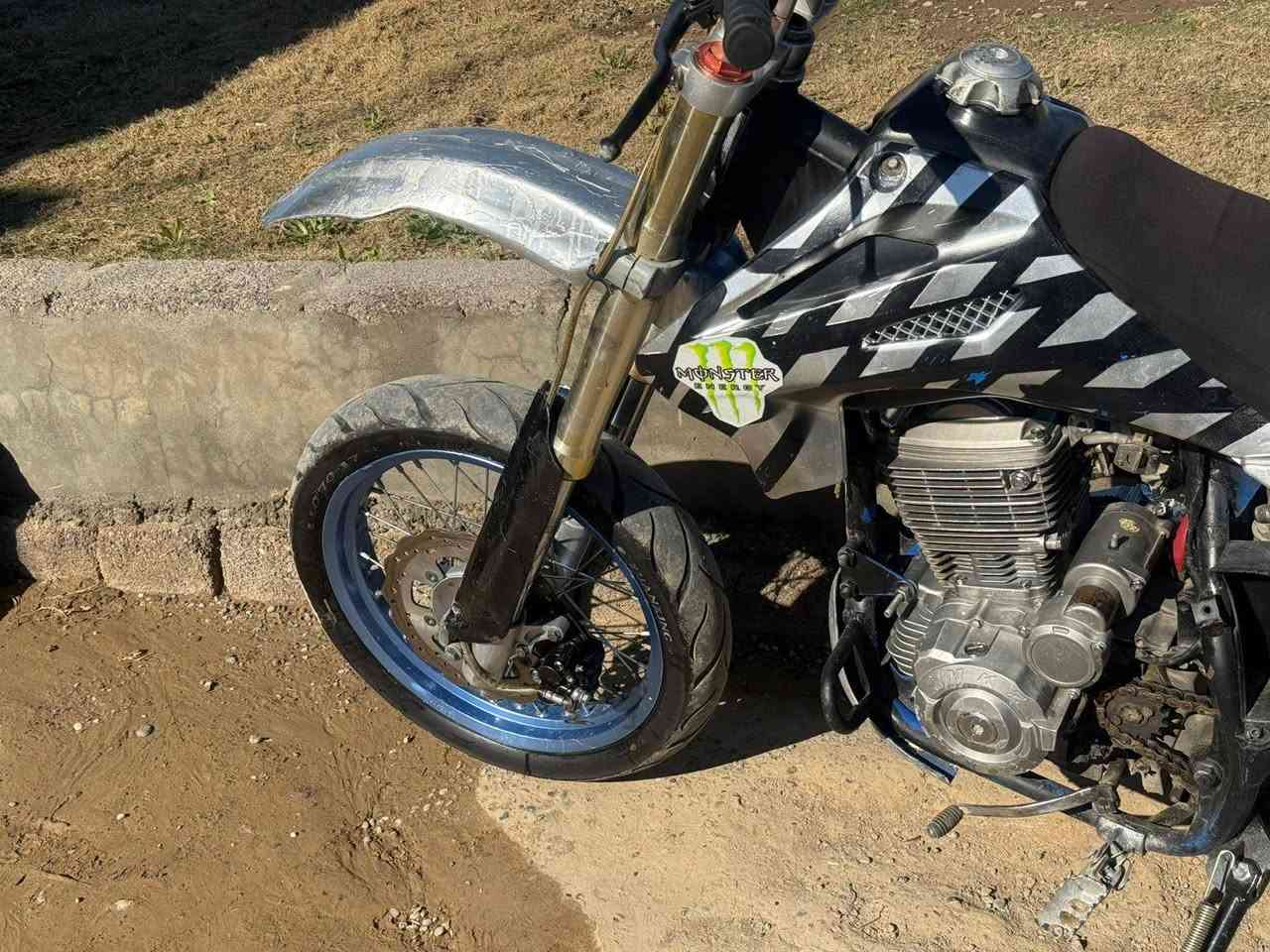 السلام عليكم قفاز للبيع محرك 300cc السعر 500وبي مجال ويرهم مراوس ب موبايل ايفون ***********
