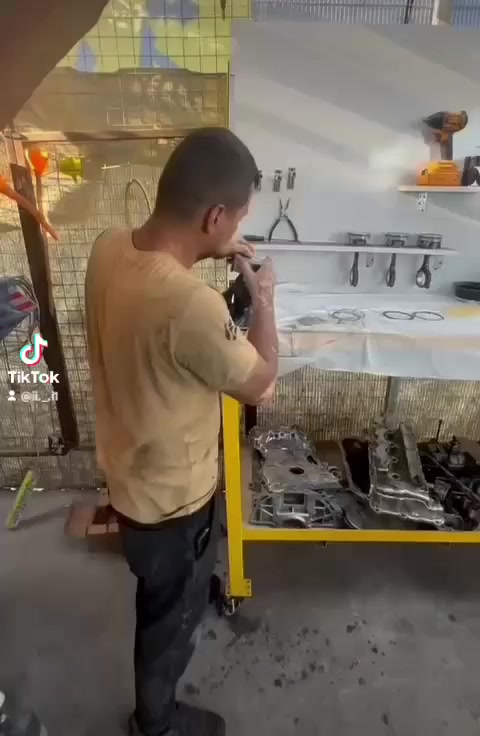 سلام عليكم شلونكم العزاز فيتر حداد كافت انواع السيارات المريكيه (جارجر /اوبامه /جيب شيروكي /دورنكو/جيب بزون/جيب رنكد/جيب كومباس/c200/دارت /ماليبو/انباله/كروز/اكونكس/تيران/بلايزر/ترل بلايسر/اكاديه/ترافلس) يتوفر لدينا كافت المحركات وكل المديلات موقعنه النجف الشرف سايدين العلوه مجاور كراج بغداد اول محل على ايدك اليمنه من صوب باب لخروج مال كراج بغداد *********** وين ما تعطل بل شارع هم اجيك
