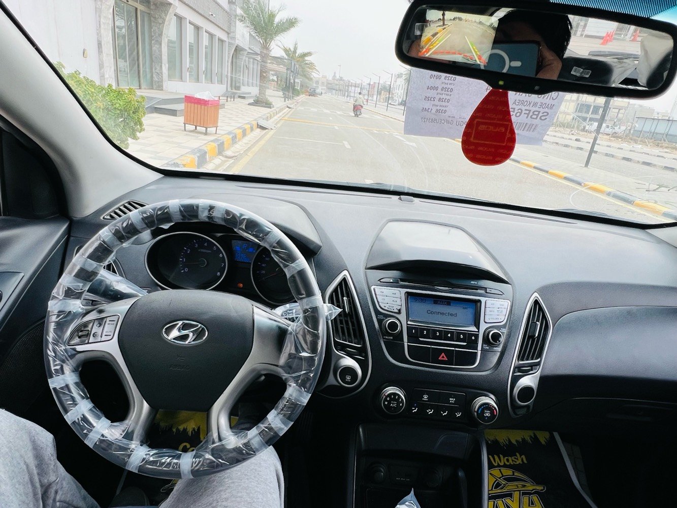 السلام عليكم 
حبايب عندي 
هونداي توسان 
موديل 2012 
وارد خليجي 
محرك : 2000 
رقم أربيل وكاله تحويل الي يعجبك 
مواصفات معروفه 
حبايب سياره بيه بنيد صبغ وبيه حالوب 
بدون داخل شرط 
سياره نضيفه بمعنى الكلمه 
جاهزه من جميع النواحي اسم نقص مابيه 
السعر ب 125 وبيه مجال 
رقم الاستفسار ***********