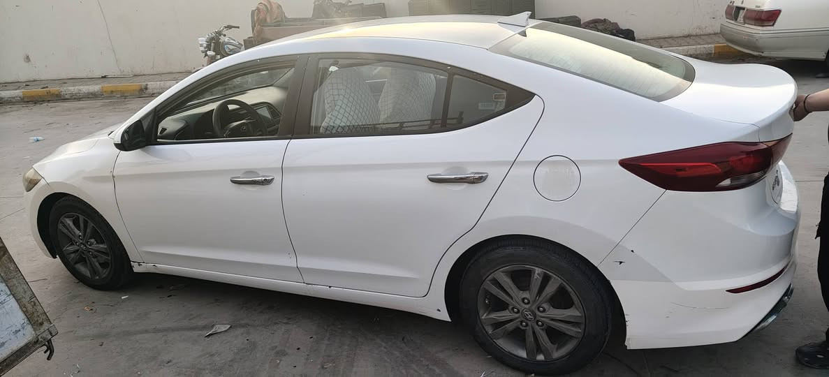 للبيع النترا موديل 2017 رقم مثنى حره باسمي 
ضربة بسيط 
محرك 2000
سيارة جديدة للتواصل على الرقم ***********
