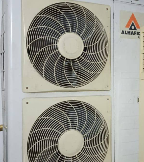 سبلت كنتوري حافض ثري فيز دبل فان ٥طن ونص كرت جوكر ٧٠٠يشمل نقل وشد لتواصل***********
***********
