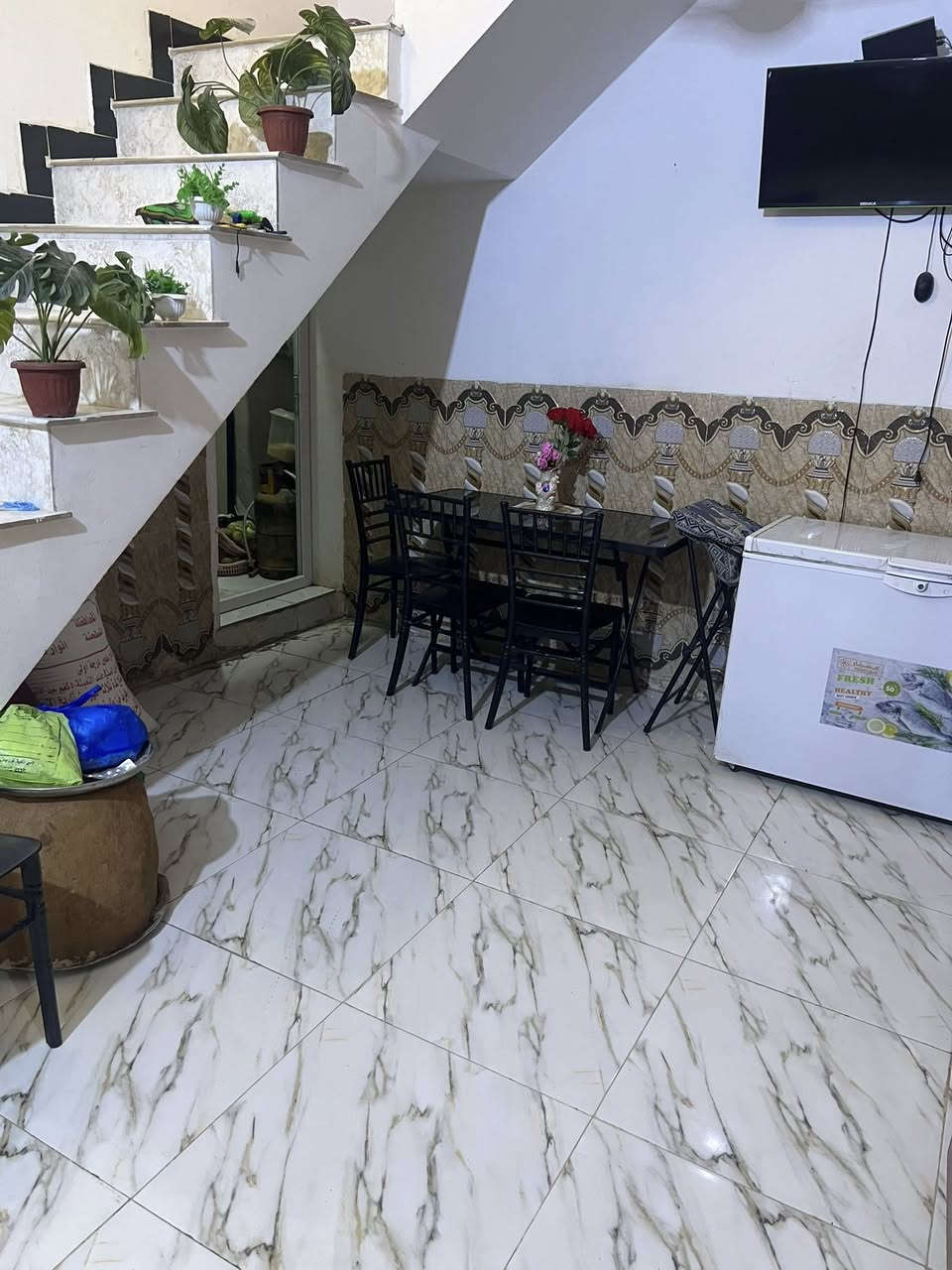 السلام عليكم بيت للبيع المساحه 100متر المنطقه الزراعي السده        الاتصال ***********
