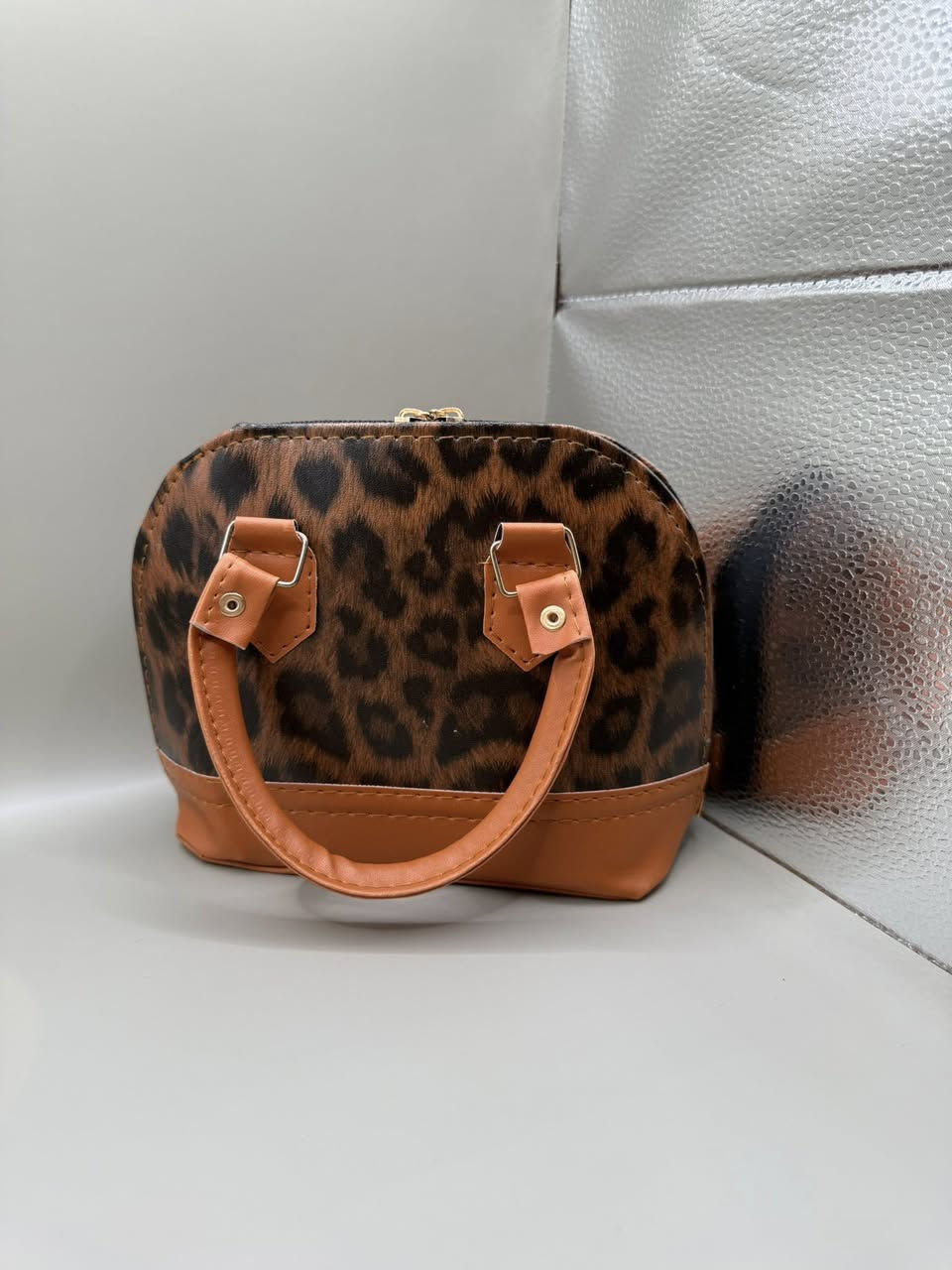 شلعه ١٥ قطعه سعرها ٥٠ الف توصيل 5 جميع المحافضات والي يريدها يدز رقم وعنوان وقرب نقطه داله


**إذا كنت صاحب هذا الإعلان وتريد حذفه لأي سبب، رجاءا أرسل رسالة إلى الدعم الفني**