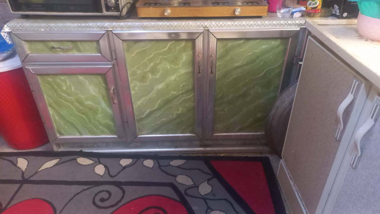 كاونتر مترين وسنك متر ونص نضيف
مكاني بصره مهندسين 
الاتصال ***********
