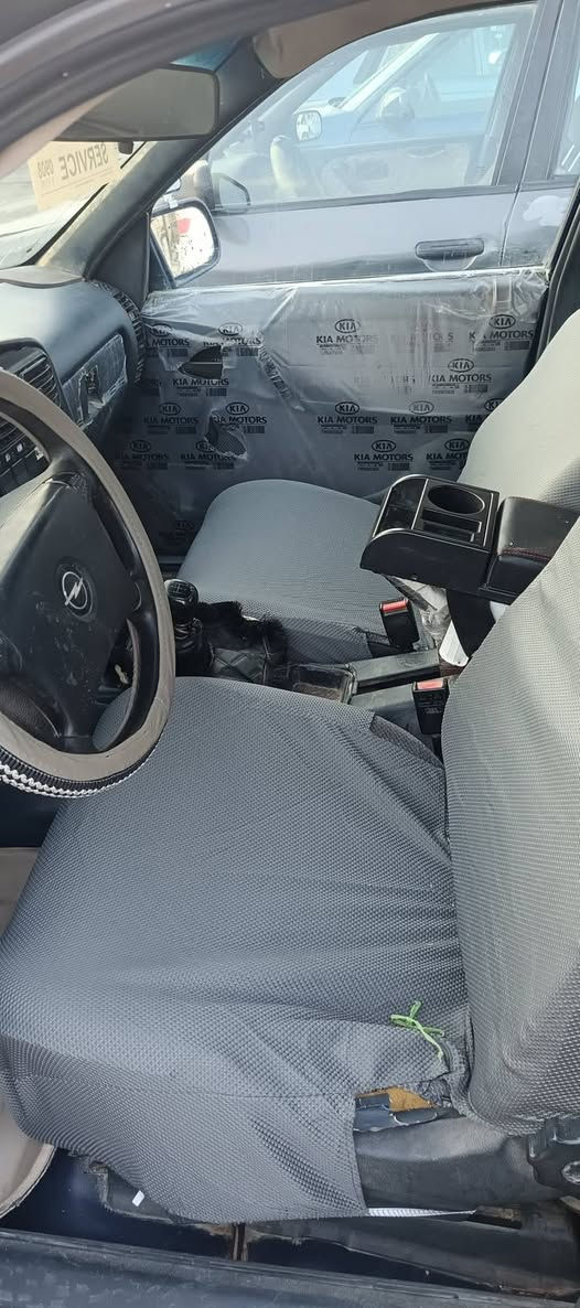 اوبل اوميكه موديل ٩٢ محرك ٢٠٠٠ كير محرك كهربائيات خير من الله السياره حلوه  وكاعده مثل ما موضح بالصور السعر ٢٥ وبيه مجال للطيبين للاستفسار *********** مكاني هيت
