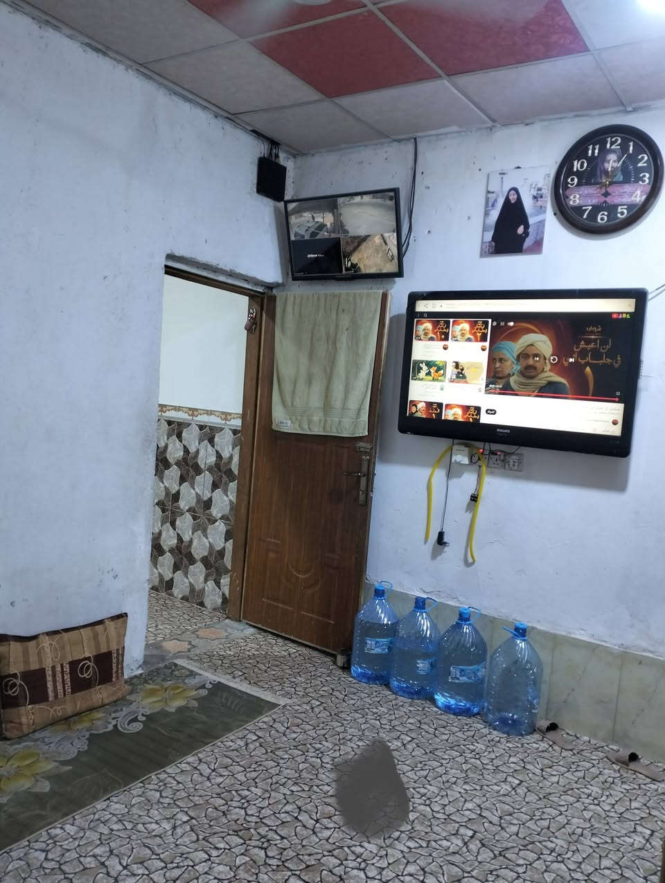 السلام عليكم بيت للبيع القبله حي القائم قريب الشارع العام على شارع 20 متر طابقين  200 متر السعر 200 هاتف ***********
