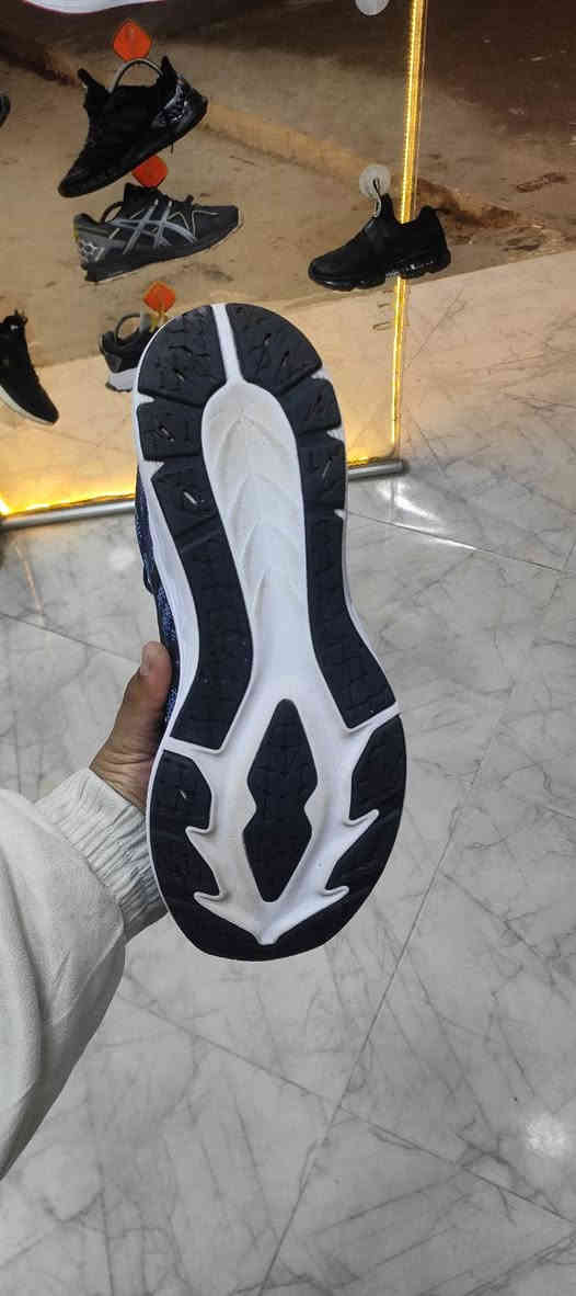 ماركة ازكس 
نظافة 95% صنع فيتنامي اصلي 💯🔥🇪🇺
طركة فوم جلاتين 👌🇪🇺
قياس 45
السعر35 الف  

 توصيل متوفر لكل المحافظات 🚕 🛵 ب5 الف فقط 

للحجز خاص أو واتساب ***********
