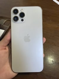 آيفون ١٢ برو ماكس • ١٢٨ • عدسة متضررة