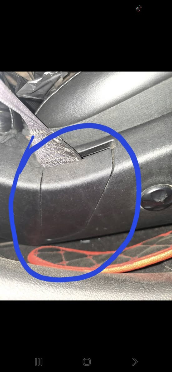 السلام عليكم شباب عندي دبات خلفيه واحد بي ماطور والثاني لا رايدهن 75 الف
وعندي جلده اليم الكير مال جارجر 
وكفر حزام الي يجي بالكراسي الاماميه 

العنوان نجف ***********
