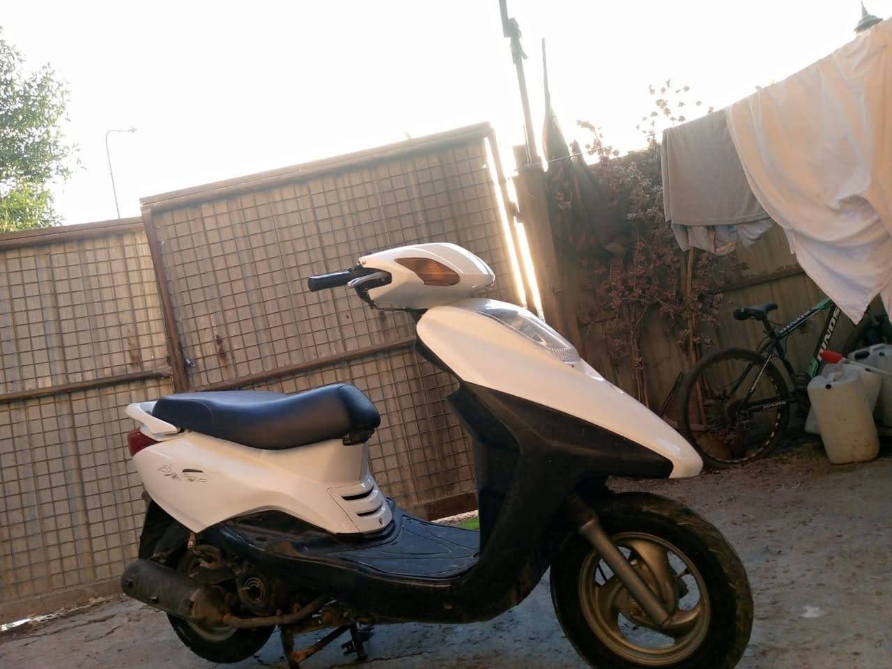 دراجة بريز للبيع ب٣٥٠ و بيها مجال بغداد الطوبجي *********** واتساب
