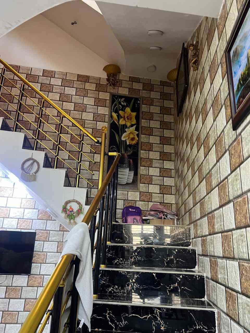 دار ١١٨ مترللبيع حي الجهاد ديوان المخابرات بناء حديث واجهة ٦متر صالة وهول ومطبخ وخدمات و٢غرف نوم  وكراج للاستفسار الاتصال على الرقم التالي *********** ويوجد وات ساب
