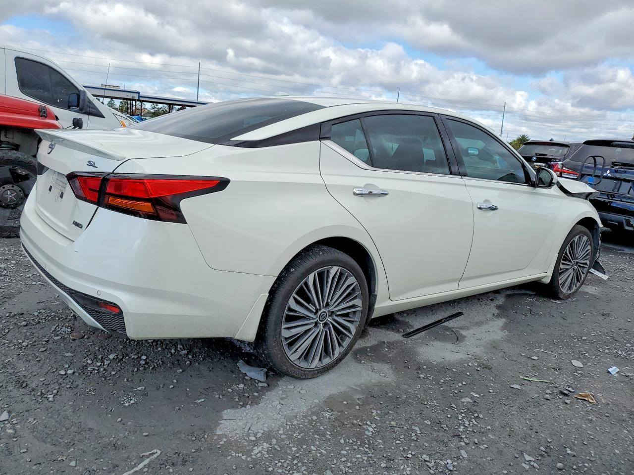 السلام عليكم
نيسان التيما موديل 25 فول للأخير مواصفات sl استقطاع جديد مدة الوصول إلى العقبه شهرين الى٣ اشهر السعر واصل الحره على وضعها بدون كمرك١٠٠ورقه قفل 
تراهم حره وترهم شهداء
اتصال: ***********
