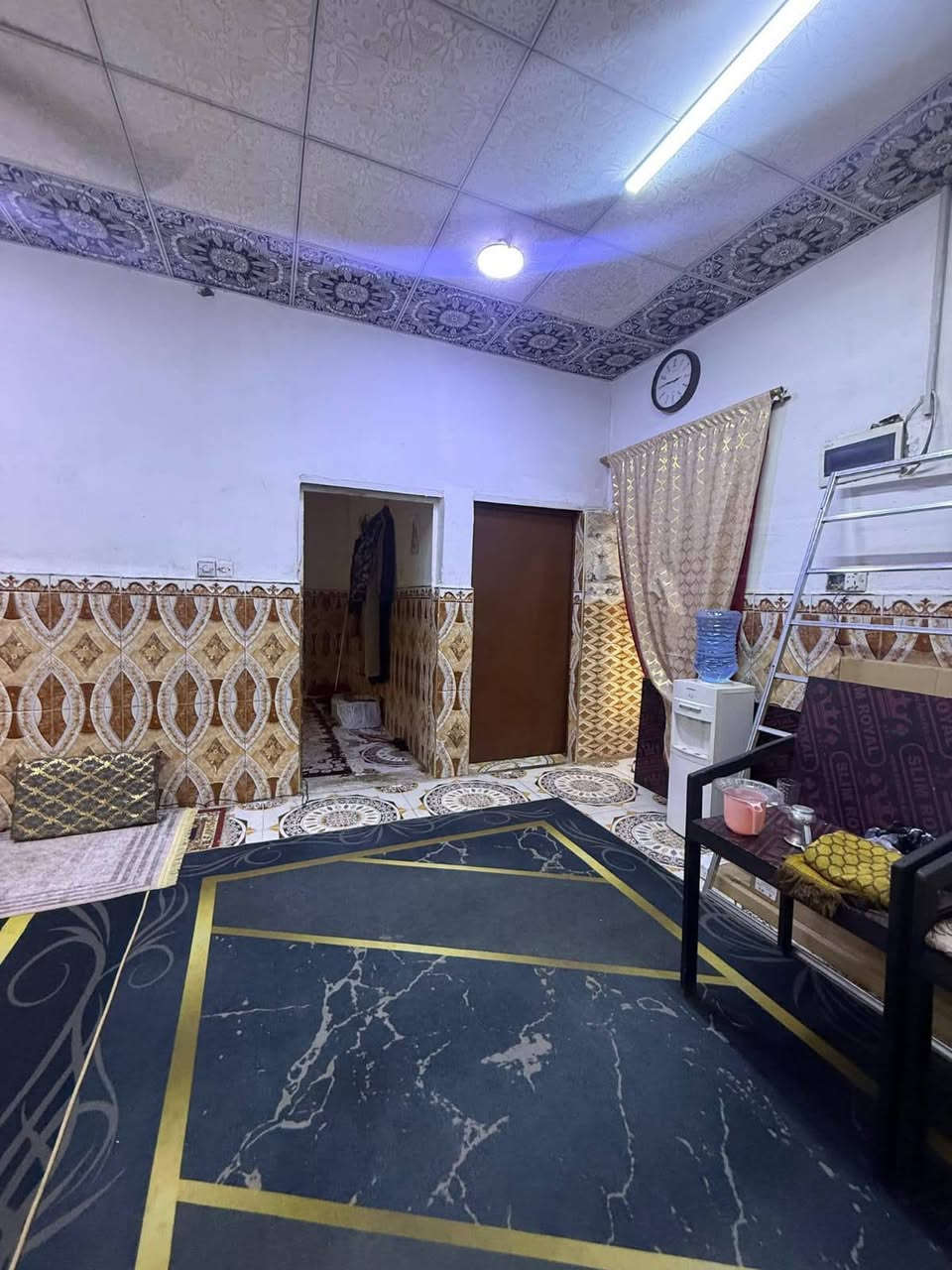 السلام عليكم ورحمة الله وبركاته
دار سكن للبيع بسعر مناسب

مساحه 120 متر
على شارع 10 متر

جميع الخدمات متوفره 
مدارس كهرباء ماء مجاري

محتويات البيت⬇️
كراج
دوانيه + صاله
غرف منام 2
مطبخ + صحيات

العنوان أبي الخصيب طريق الوصطي مقابل مدرسة طيور الخصيب الأهلية

نوع العقار طابو ملك صرف زراعي عراقي سند 25

السعر 40 وبي مجال


**إذا كنت صاحب هذا الإعلان وتريد حذفه لأي سبب، رجاءا أرسل رسالة إلى الدعم الفني**