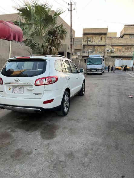 سلام عليكم ورحمة الله وبركاته سنتافية للبيع ٢٠١٢ بيهة ٣ضربات خفيفة بس فول السيارة الشراي يتصل علة رقم‏‪***********‬‏
