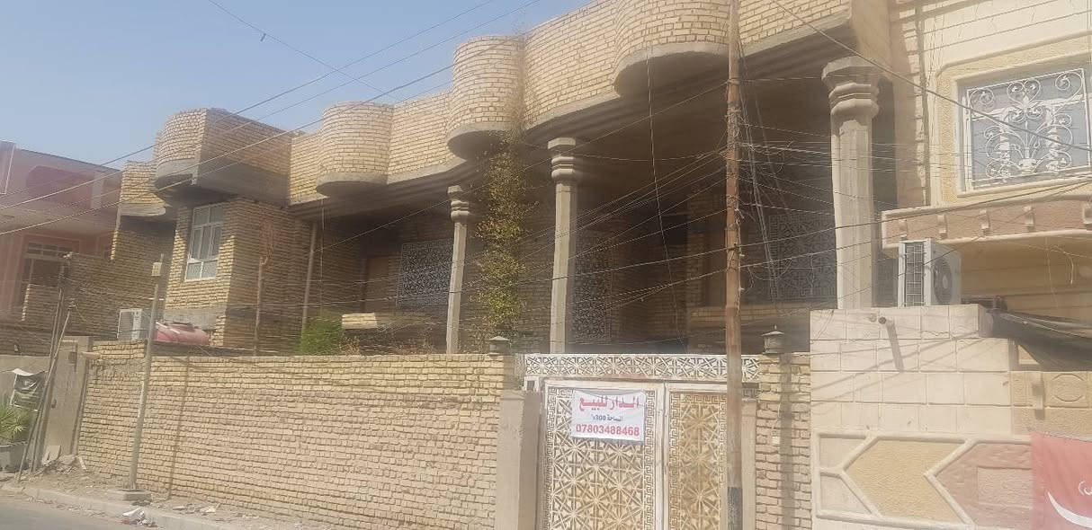 دار للبيع خلف الجوازات شارع الاخلاص ٣٠٠متر واجه ١٥طابقين ٦غرف ديوانيه صاله صحيات داخليه وخارجية حديقه الدار فارغه حاليأ ***********
