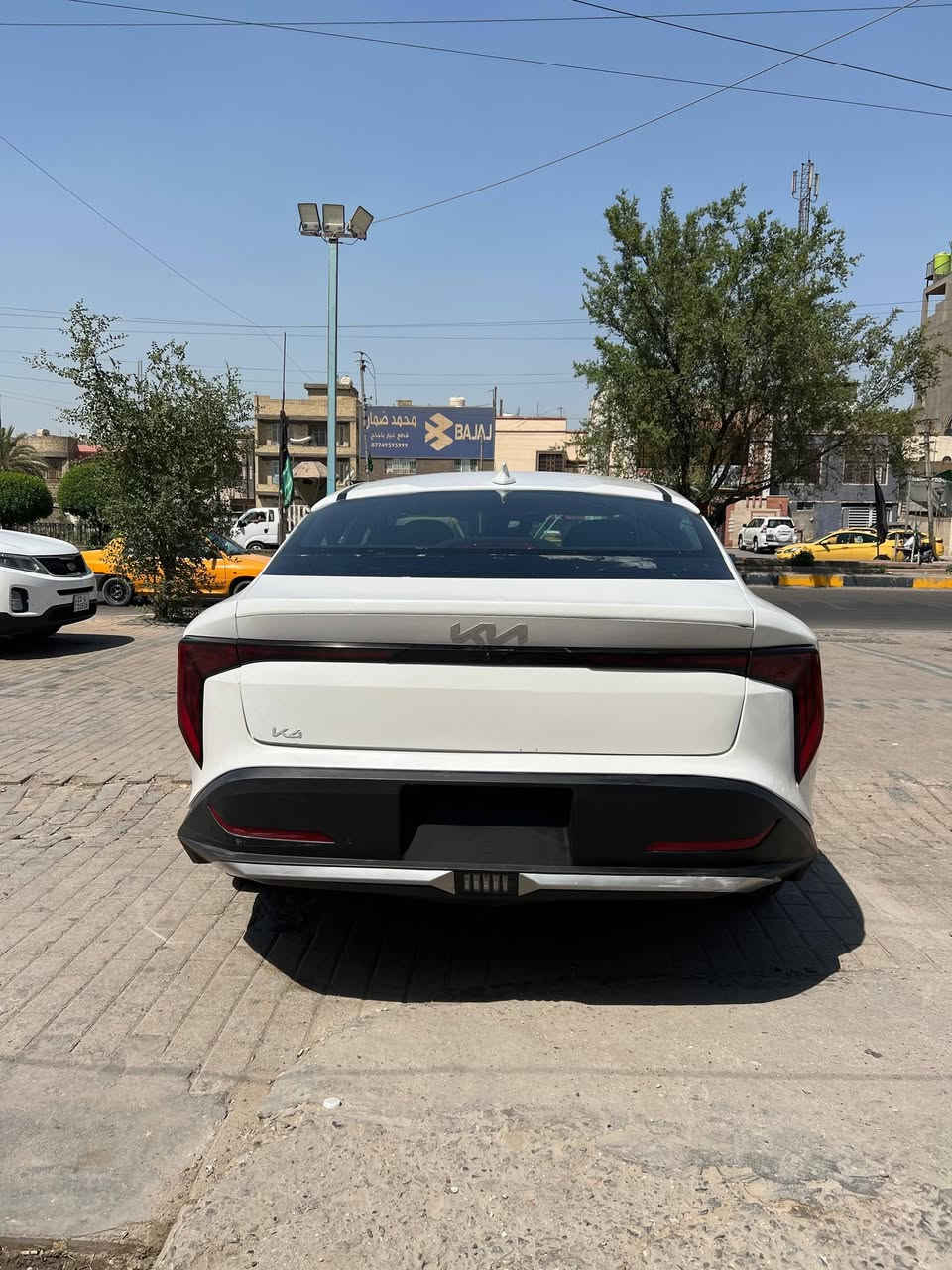 السلام عليكم
K4
 فئة LX 
موديل 2025 وارد أمريكي  
محرك 2.0 لتر 4 سلندر (MPI)
شاشة عدادات رقمية 
دعم Apple CarPlay وAndroid Auto
نظام الكبح التلقائي في حالات الطوارئ
مساعد الحفاظ على المسار
تحذير مغادرة المسار
مثبت سرعة
كاميرا خلفية
حساسات إضاءة أوتوماتيكية
دخول جديد  تترقم جميع المحافظات
صور الحادث بالمنشور  بدون اي، تبديل 
السعر 165
 ***********
