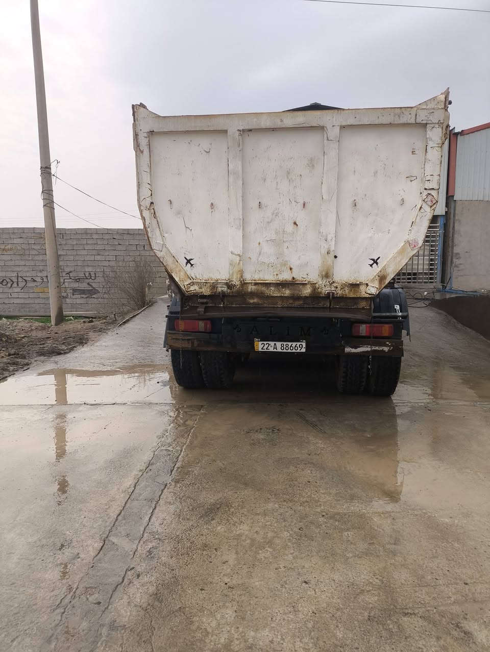 فولفو للبيع شخاطه سنكل رقم أربيل سنويه جديده تخم تاير رقم صاحب السيارة ***********
