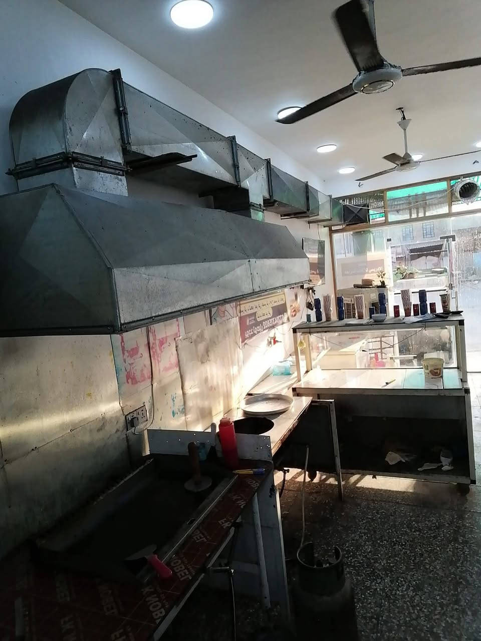 ,السلام عليكم دكت للبيع جاهز نضيف جدآ مع 3 ساحبات اثنين داخليات اوحده جبيره خارجيه السعر ٤٠٠ العنوان سبع البور ***********
