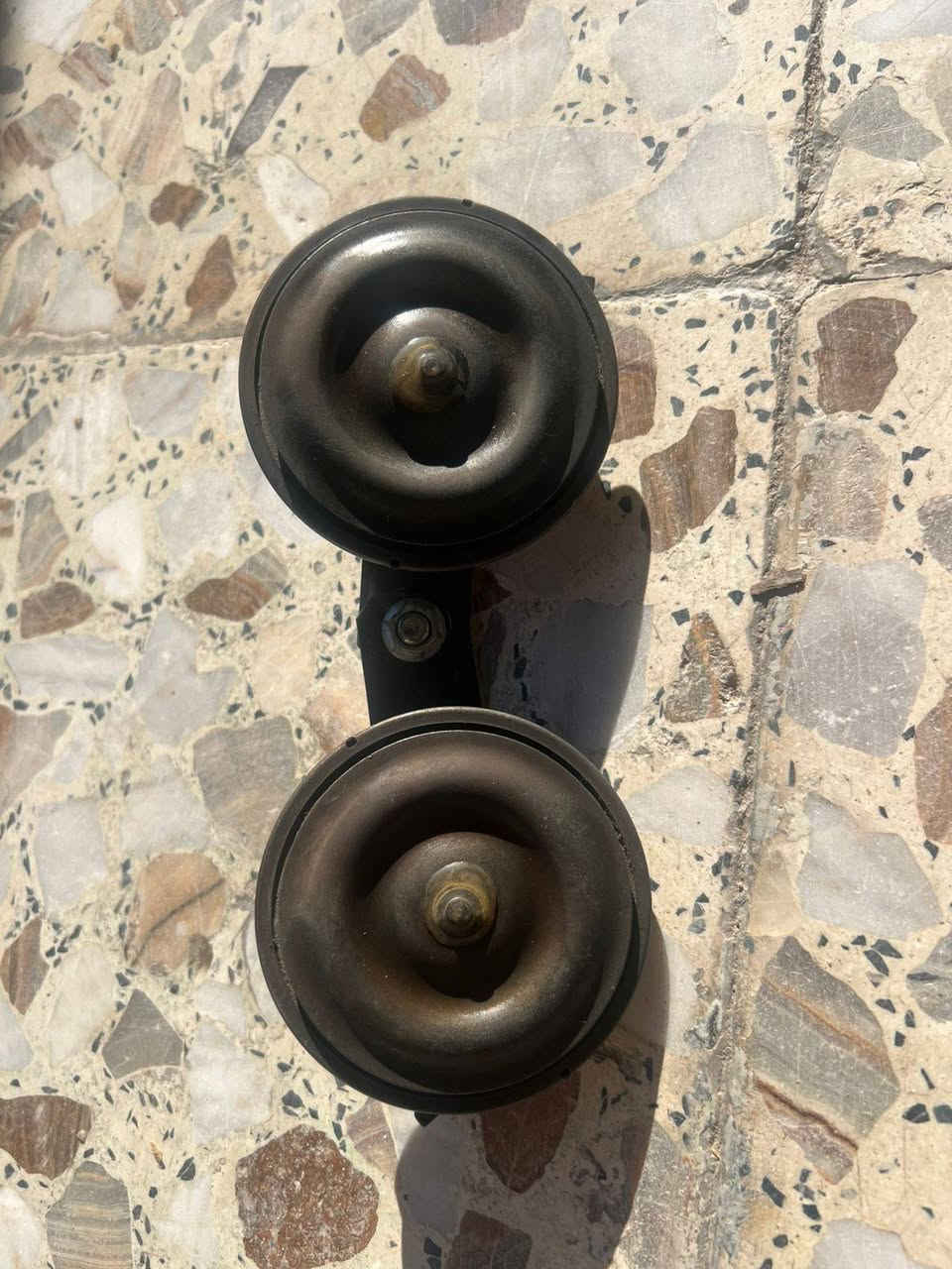 متوفر هورن سيدان اسود ٢ زوج
حمرة ١زوج
البصرة
***********
السوده ١٢٥ قفل
الحمره مقسم مره وحده ١٤٠
شرط الشقل
