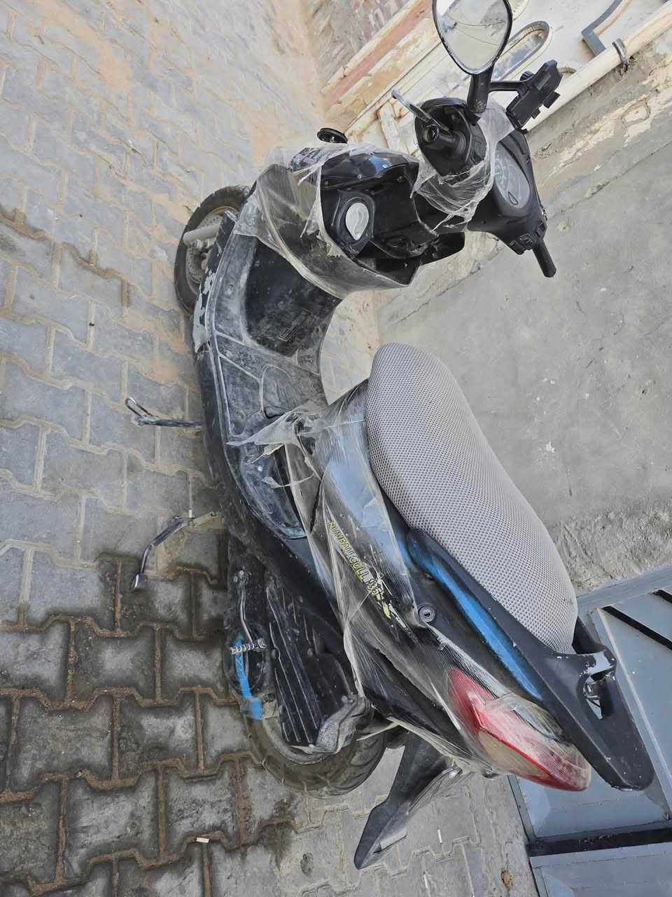 دراجة نارية سيامgtمن نوع سكوتر (Scooter) بيع مستعجل دراجه نضيفه  كامله من كلشي اشاير لايت زنون دبلات امامي وخلفي كلجات مرتبه ونضيفه زوج تاير باكستاني شرط   الدراجه ع هاي وضعيتهه شلعتهه فول ومرتبه شرط الفحص السعر 300وبي مجال الرقم *********** النجف, العراق
