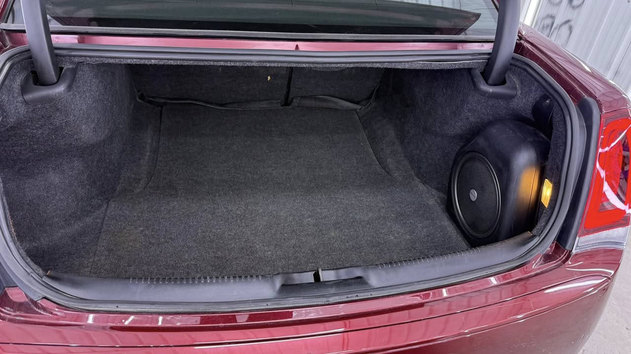 اوباما 22 وارد امريكي فول موصفات 1/1 فئه S بجم كبس
ضرر مالته شخط ب صفحه سايق شرط بدون دواخل و ايرباك برده فقط راجع بلادي 

موصفات 
بنراما 
رادار جانبي 
حساس امامي و خلفي 
كشنات حضن 
كير شفتات ب ستيرن 
تحكم ستيرن فول 
بجم عريض 
تدفئه كشنات 
دكمه سبورت 
تو ويل 
محرك 3.600 سته سلندر 
دمام ب جنطه 
مكاني بغداد حي الاعلام رقمي ***********
