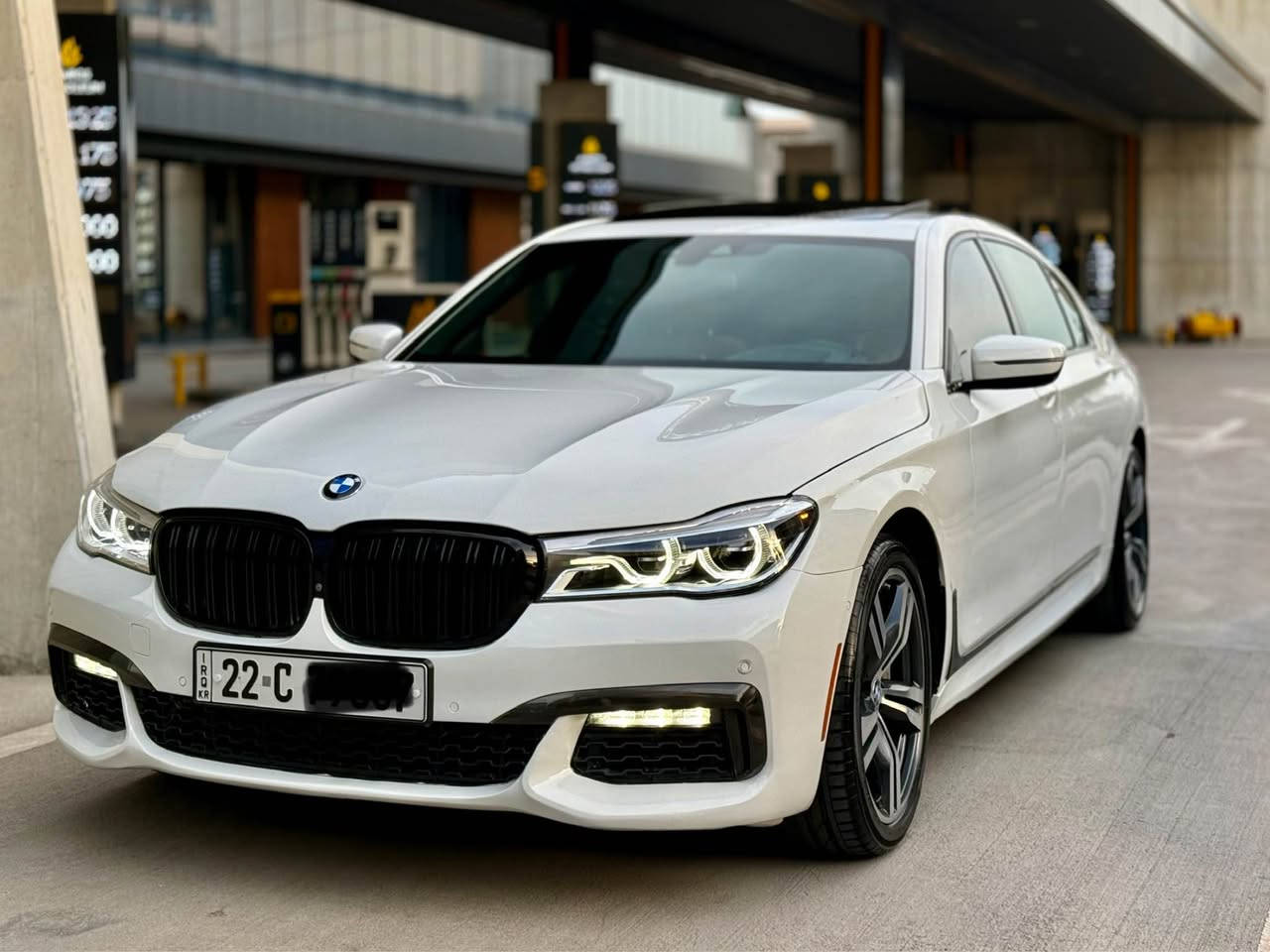 بي ام دبليو 750LI موديل 2019 

 سيريس 7 فول فول مواصفات سلايد 

ا‎ماشي 140,000 الف كم 

ا‎اللون ابيض 

ويل 21 ينج 

جام اسود ٪؜٨٠ قانوني

ا‎مادة المقاعد جلد ديزاين كريمي

ا‎عدد المقاعد 5

ت‎المواصفات :الكاميرا الخلفية - سقف بانورامي صقف نجوم - صندوق كهربائي  - التحكم على المنحدرات - ٤كاميرا 360 - تدفئة المقاعد  - كل باب شفت -رادار كبير-شغال-خمسة بردات -لايت دايناميك مع ستيرن-- تبريد المقاعد - بصمة - شاشة - مراقبة النقطة العمياء - التحكم التلقائي في درجة الحرارة - نظام فرملة الطوارئ - مصابيح الليزر الأمامية - تدفئة مقود القيادة - لوحة قيادة رقمية - أبل كاربلاي سماعات Harman Kardon - XDRIVE فور ويل

حادث سيارة نوض صبغ  بدون شخت بشرط 

ارخص سعر:- 243$ مجال بصيت 

سليمانية 

رقم صاحب سيارة:*********** السليمانية, العراق
