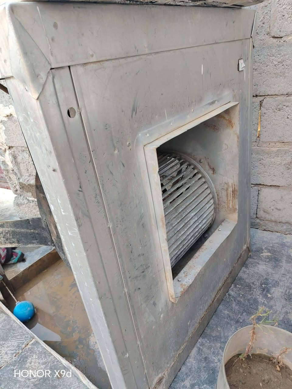 مبردة فافون 4 ونص شرط النظافة وسرعتين كل عيب مابيها سعرها 150 وبيها مجال ***********
