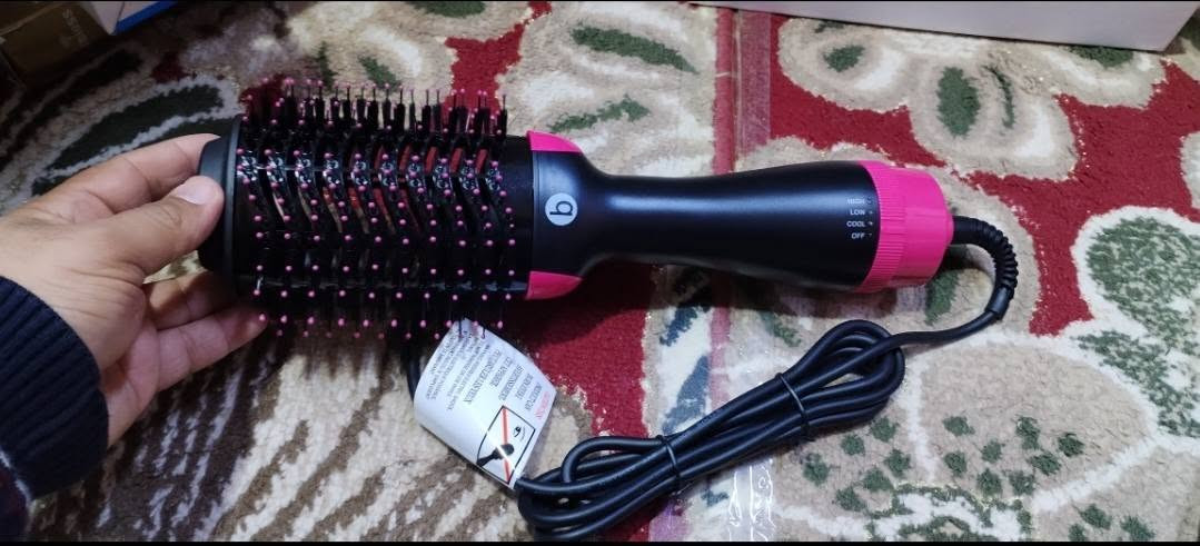 فرشاة تصفيف الشعر بالهواء الساخن One Step.

تتميز بتصميم بيضاوي لتكثيف الشعر وتجفيفه وتصفيفه في خطوة واحدة.
تحتوي على ثلاثة إعدادات للحرارة (عالية، منخفضة، باردة) لتناسب مختلف أنواع الشعر.
تم تصميمها بسلك دوار 360 درجة لتسهيل الاستخدام ومنع التشابك أثناء التصفيف.

السعر 15 الف
توصيل بصرة ولكل المحافظات


**إذا كنت صاحب هذا الإعلان وتريد حذفه لأي سبب، رجاءا أرسل رسالة إلى الدعم الفني**