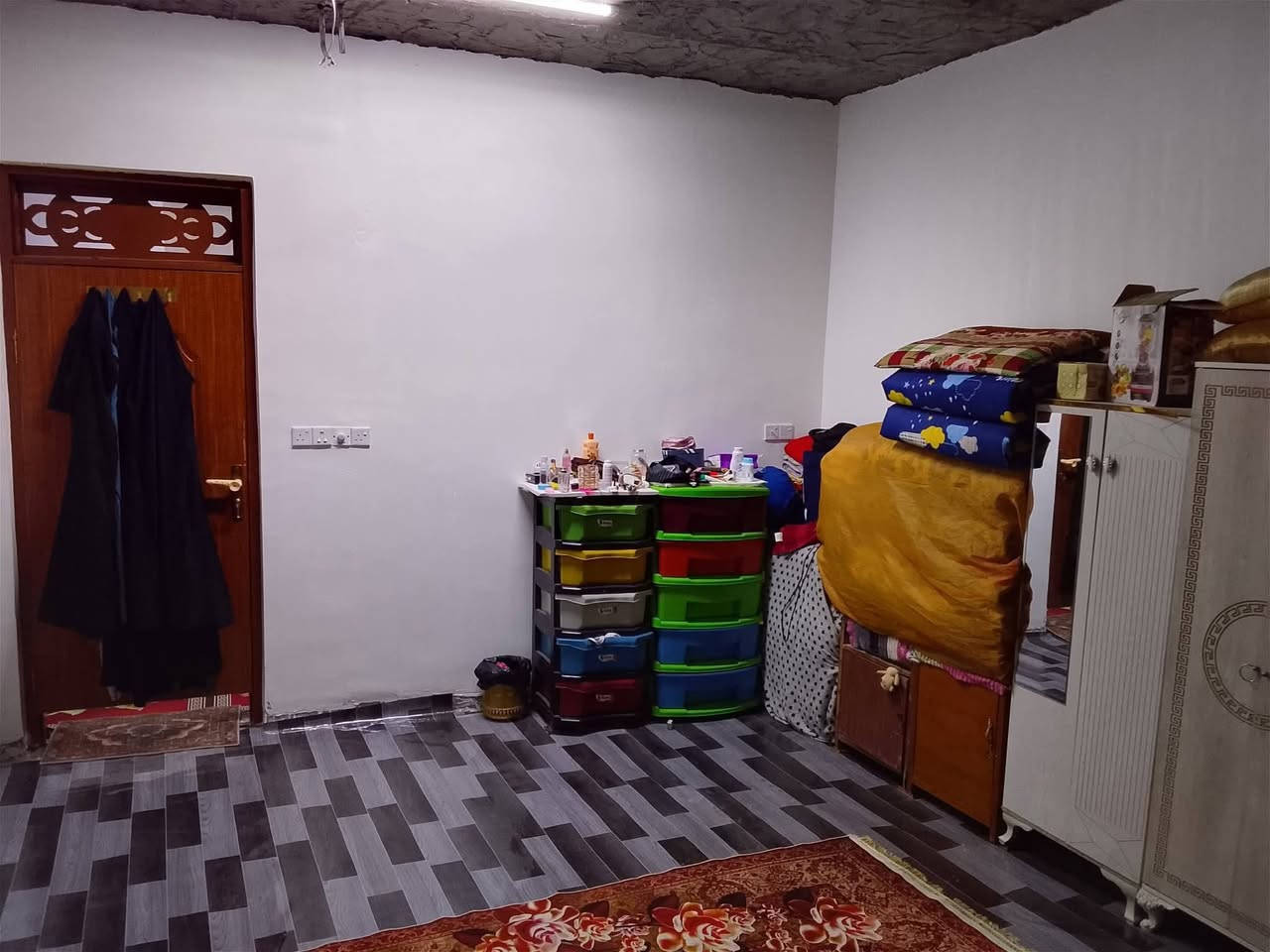 ملاحظة فيديو لشارع نهاية المنشور
سلام عليكم أخوان بيت للبيع مساحه 130 متر زراعي سند 25 العنوان قضاء الشامية ملحق حي العسكري الشرقي بناء طابوق فقط السياج بلوك ويحتوي على غرفه ومطبخ وصاله كبيره واستقبال ماكامل لنص  واليريد يتواصل فقط عل خط واتساب ***********

