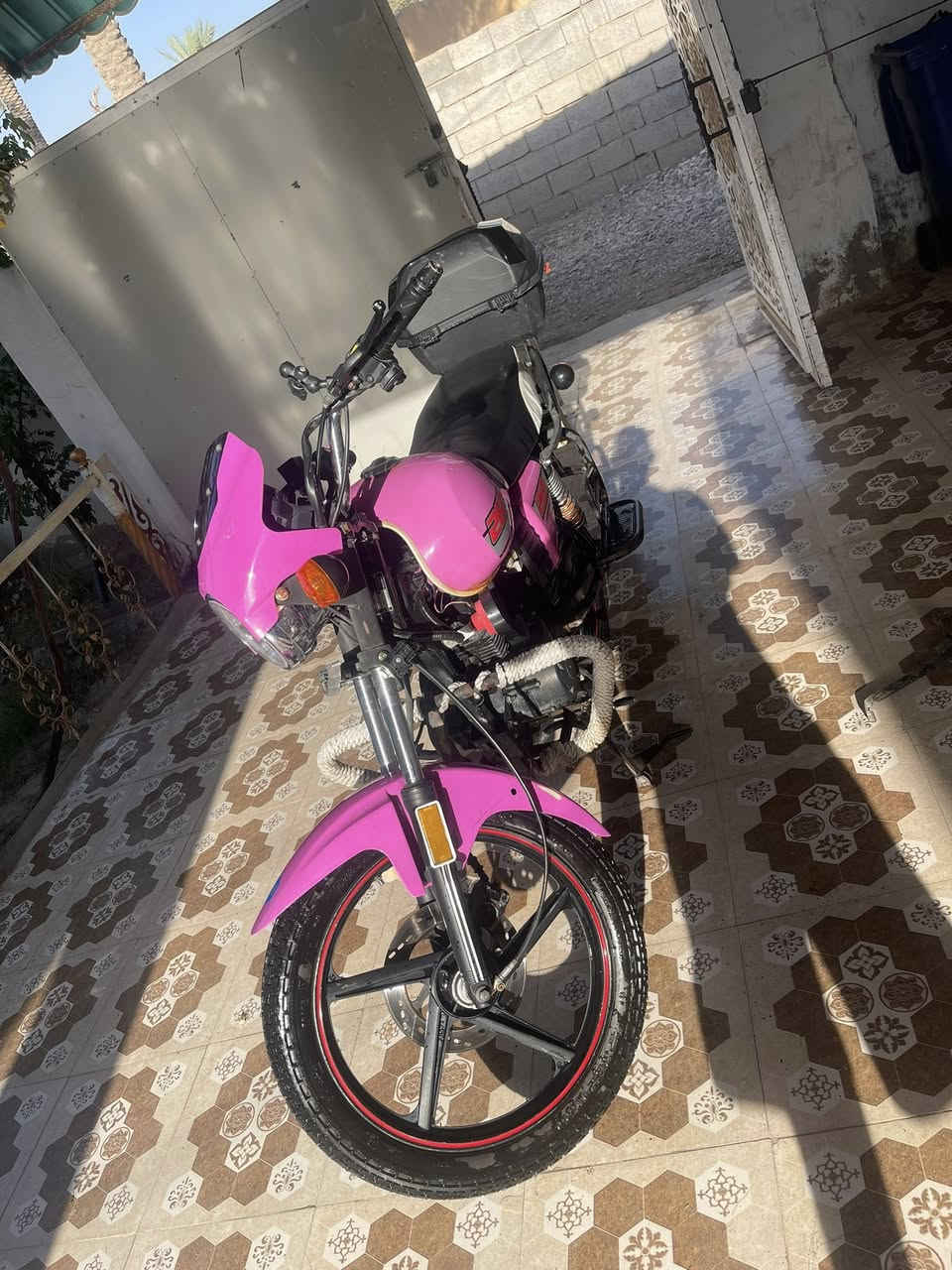 سلام عليكم 
دايوان نفخ فحل
موديل 2021
أوراق صولي مو ستنساخ 
مكفوله من كلشي دراجه حلوه 
محرك 200مامفتوح 
سعر1300 بيه مجال حك جيه
مكان صويره
رقم ***********
