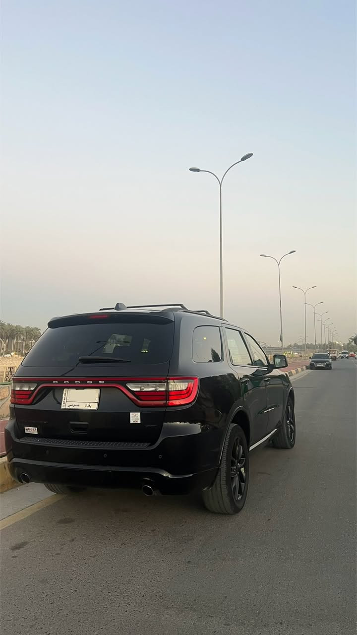 دودج دورانجو 2017 
مواصفات GT BLACK EDITION 
مقاعد vip مفصول 
فول مواصفات داخل جلد 
فتحه سقف 
حساسات 
كشنات خزن 
وارد امريكي بدون حادث 
تقرير تخريب فقط 
هنا بالعراق طخه خفيفه بالچامرلغ الايمن الامامي بدون ايرباگات 
السياره جدا نظيفه ومكفوله 
رقم بغداد 
ماشيه 187,000 كيلو 
السعر للشراي هذا الرقم 
***********
