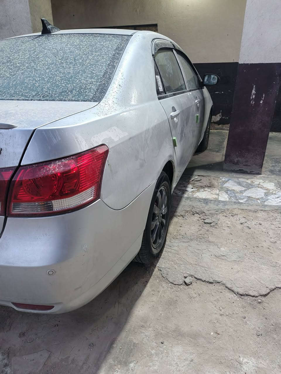 السلام عليكم BYD G3 للبيع موديل 2013 رقم بغداد انكليزي تحويل مباشر
كير مكينه بلادي كير أوتوماتيك تخم تاير جديد تبريد شغال منضومه كامله جديدة صدر 70% كهربائيات كلها شغاله بيها قطعتين صبغ بدون دواخل جاملغ وباب صفحة السايق للعلم الكير شاده مال حاويه 
مكان السياره بغداد اليوسفيه *********** السعر 53$ وبيها مجال

