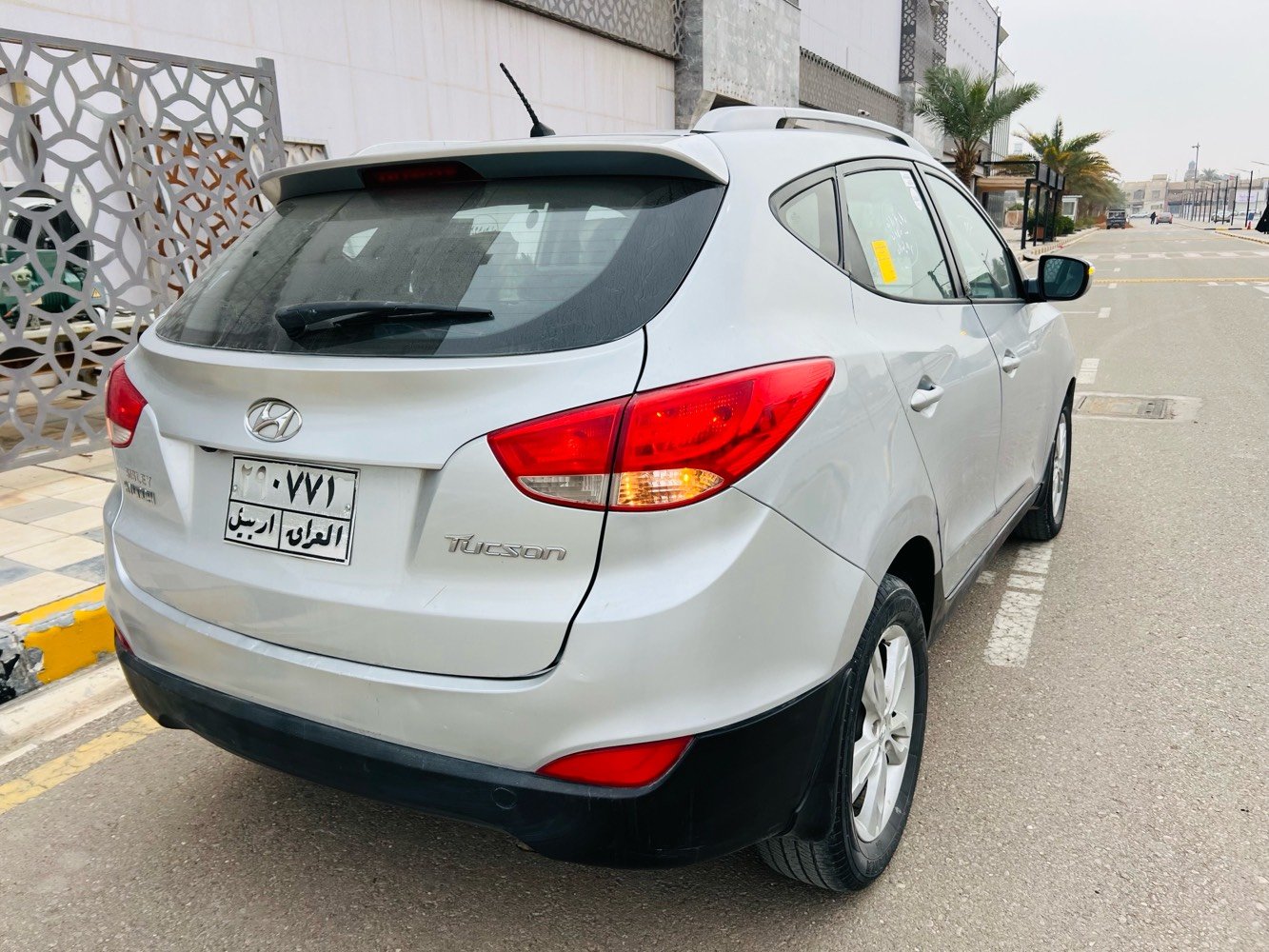 السلام عليكم 
حبايب عندي 
هونداي توسان 
موديل 2012 
وارد خليجي 
محرك : 2000 
رقم أربيل وكاله تحويل الي يعجبك 
مواصفات معروفه 
حبايب سياره بيه بنيد صبغ وبيه حالوب 
بدون داخل شرط 
سياره نضيفه بمعنى الكلمه 
جاهزه من جميع النواحي اسم نقص مابيه 
السعر ب 125 وبيه مجال 
رقم الاستفسار ***********