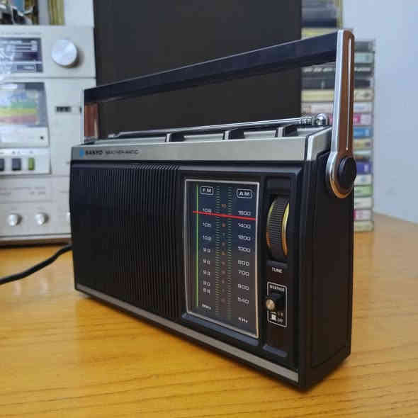 تحفه من نوادر اجهزه يابانيه
سانيو RP7410
انتاج اليابان 1970
جهاز نقص كارتون 
جهاز موجتين FM AM 
سحب ونقاوه صوت جدا قوي 
يعمل كهرباء مباشر وبطاريات 4 حجم وسط 
الاستفسار مراسلة الصفحه 
أو الاتصال***********
