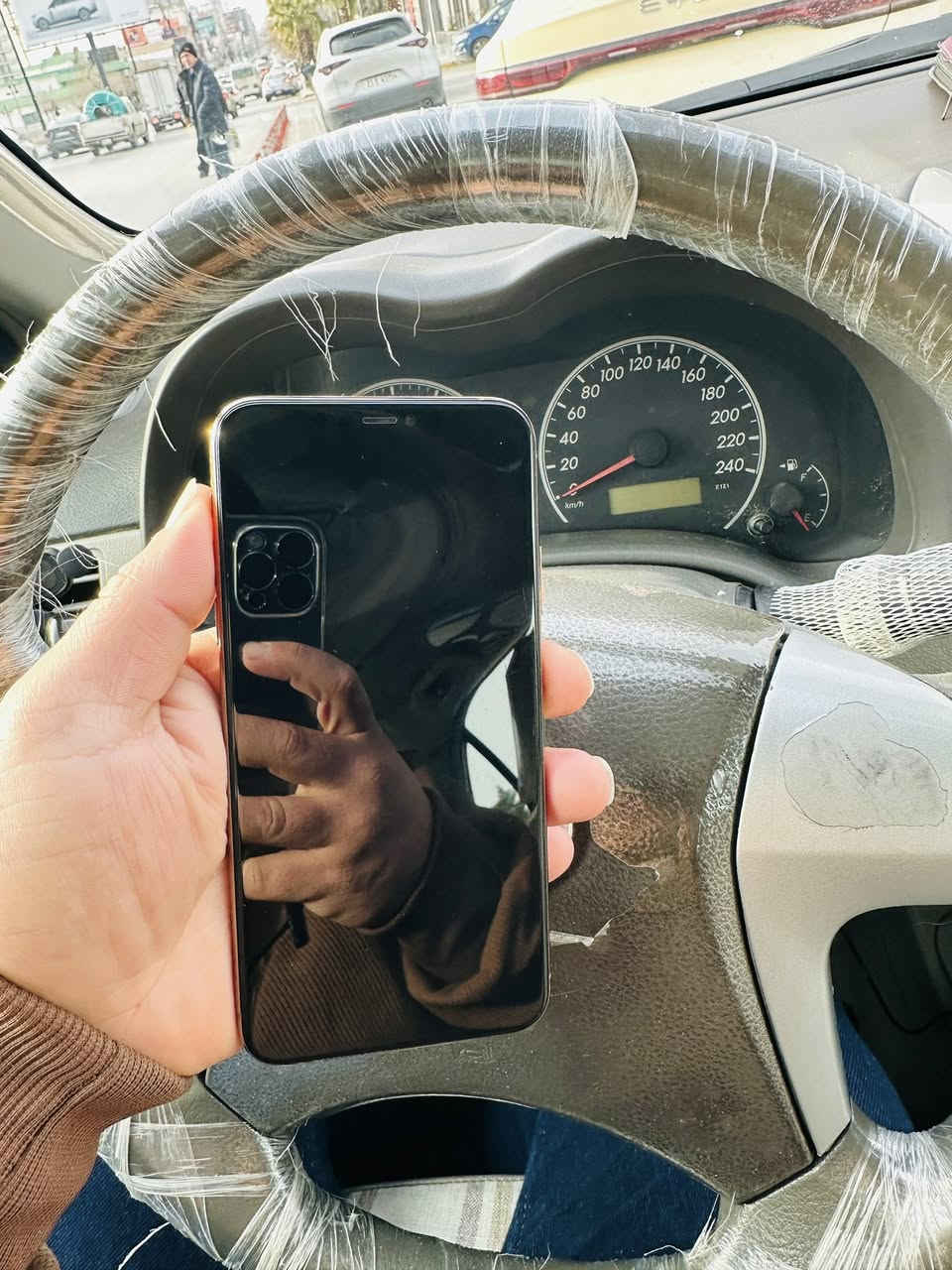 ئايفون١١پروماكس.٢٥٦گيكا.٢سيم.Z.AAموبايلةكة زوو خاوينة مالي دوستة هيج كيشةي نية.تةنها كلاسي سةرشاسةي كوراوة فةيسي وةستاوة.باتري نزمة .ماباقي بةهةموو شةرتيك بيعةيب بيت.گورينةوةش ئةكةم بةشتيك بةدلم بيت.٢٥٠هةزارو مةعمةلةيةكي كةم تكاية .گةر موشتةري نيت سةرمان مةئيشينة
شوين سليماني
ژ.م***********
