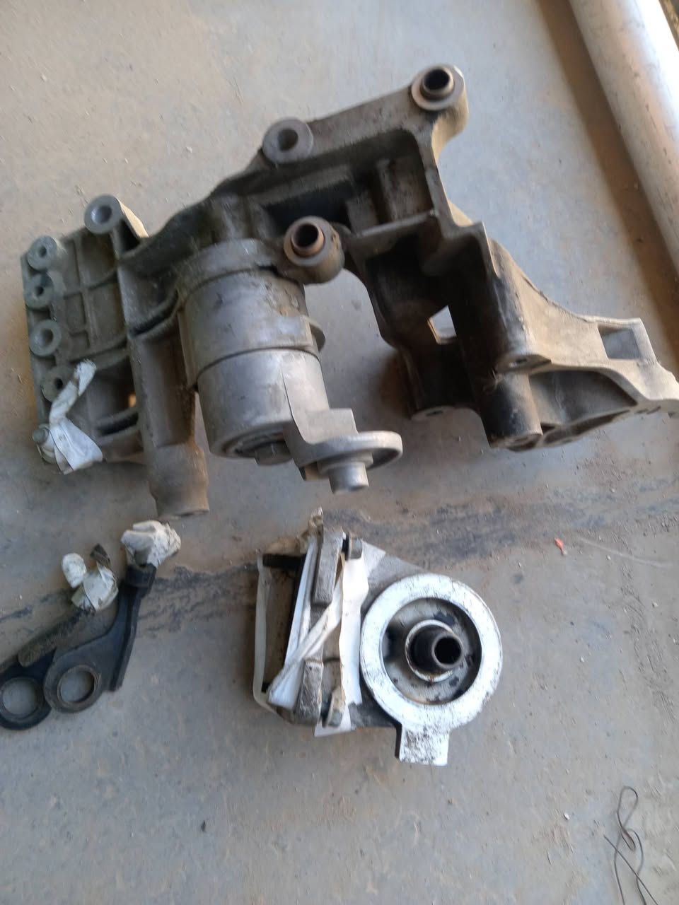 قاعده باور دينمو السيارة وقاعده فلتر سنتافيه ٤ سلندر للبيع هاتف ***********العنوان بغداد
