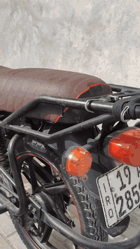 السلام عليكم دايون رقم وسنوية
موديل 2022 الوجبة الاولى الاصلي 
مكينة 150cc مبدل بوشة فقط 
الباقي كله بلادي دراجة تشتغل بصمة عن بعد+بيها سويج+بلاجكتورات زنون الاصلي 
دراجة ابيعها على حطتها لأن الدراجة متروكة 
*********** مكاني كربلاء حي العامل قرب مول الباقر
السعر 2.500 وبيها مجال
