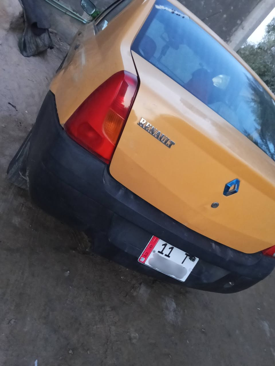 السلام عليكم
رينو لوكان للبيع مديل 2009
محرك گير حداديه تخم تاير
باتري جديد
رقم بغداد دولي تحويل مباشر
سياره نضيفه 
السعر 33
المكان السماوه -السوير
الرقم***********
