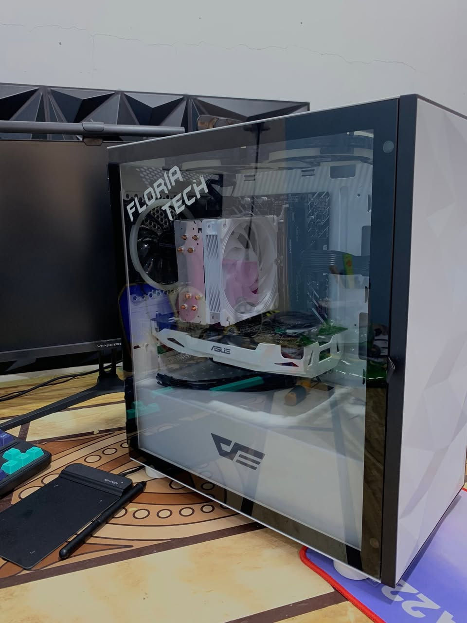 (( للبيع بدون كارت شاشة ))
RAM: DDR4 2*8 16GB

MB : ASUS H610

Hard : SSD SATA 512GB

CPU : intel CORE I3 12100

P.S : 550 W

GPU : داخلي مدمج 

مبرد هواء غازي تبريد قوي وحجم كبير

منصة المذر بورد تدعم التطوير المستقبلي دون بيع التجميعة بامكانك التطوير لاي معالج مستقبلا  i5/i7/i9 
جيل 12/13/14


**إذا كنت صاحب هذا الإعلان وتريد حذفه لأي سبب، رجاءا أرسل رسالة إلى الدعم الفني**