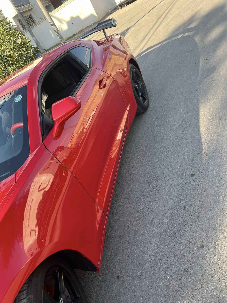 سلام عليكم كمارو 2020فول عده الفتحة بيها جاملغ امامي مبدل بدون دواخل وجاملغ خلفي طخه وصبوغ عله كدها وبلعراق جاملغ ايمن الساره بدون دواخل السياره معروضه ب(135$) وبيها مجال السياره مكانها البلديات  لالستفسار (***********)
