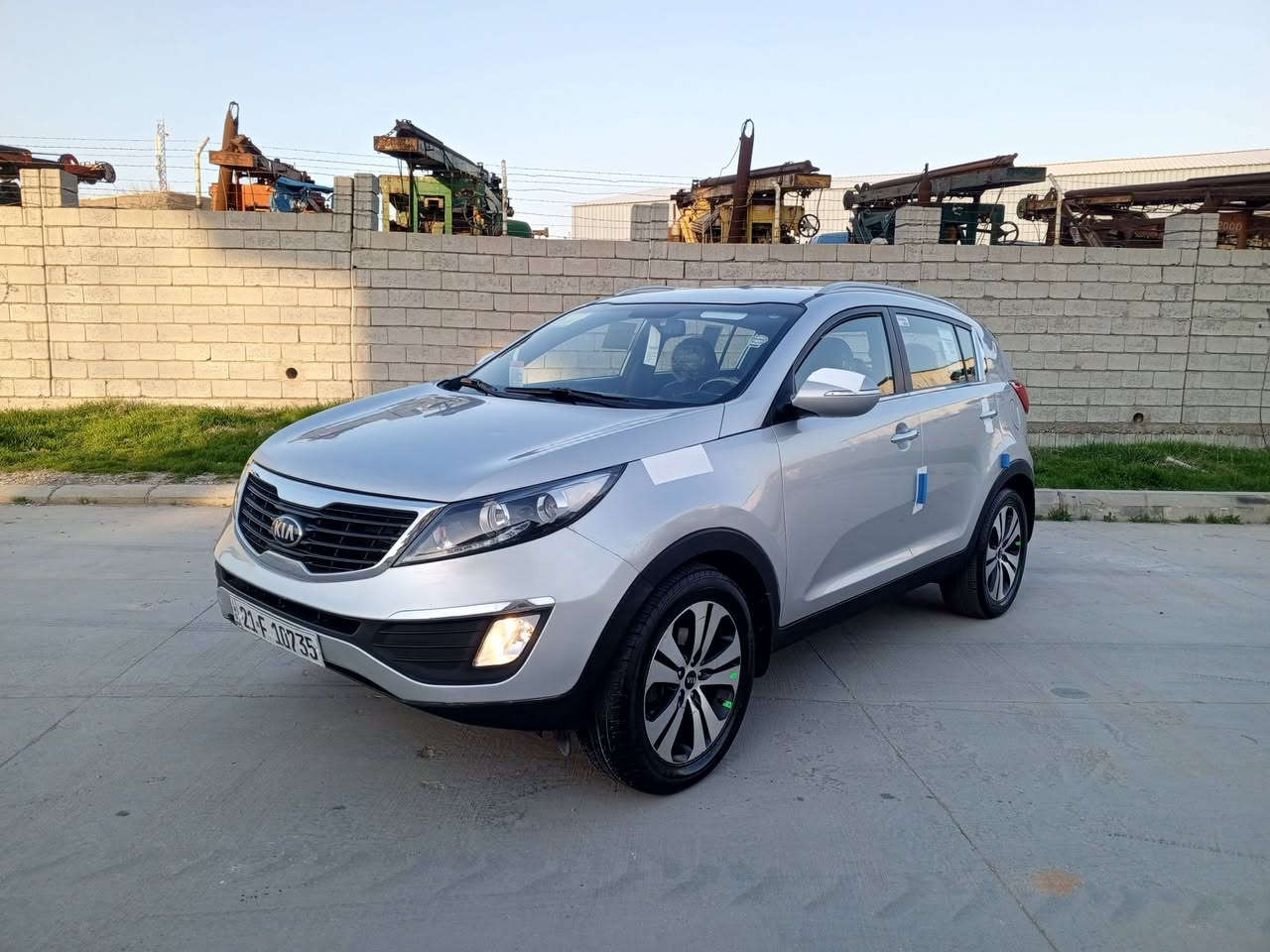 السلام عليكم رمضان كريم للبيع كيا سبورتاج 2013خليجي لون رصاصي استخدام شخصي من لشركه عل ايد وحده كفاله بدون صبغ بيه بارد فقط3 مكانات مواصفات فول عدا لبصمه ولبانوراما داخل مشمشي كشنات جلد ومطرز برتقالي تحكمات ستيرن كامره خلفيه حساس خلفي بلوتوث ويل كروم 5ويل يدات نيكل مرايات شفط ليد امامي بك لايت كرستال نضام ايكو ثلاجه بلجكمجه دواخل كلش جديده واحله من لصور بعده بلايلون لشركه  مواصفات كلش حلوه سياره جديد لوك بمعنى لكلمه وجاهزه بدون اي مصرف محرك 2000دوش مفتوح وبشرط بدون اي خلل كير محرك تبريد كله بشرط صدر تخم تايرات جديد ماشيه120الف حقيقي سويجات ثنين كتلوكات سبير عدا كله بلاد برده خلفيه  سيرفس كامل مسويله رقم سنويه كله جديد بسمي لل2028تحويل بنفس ليوم مكان السياره بسليمانيه السعر 139وبيه مجال بسيط كلشش الشراي يخابر***********
