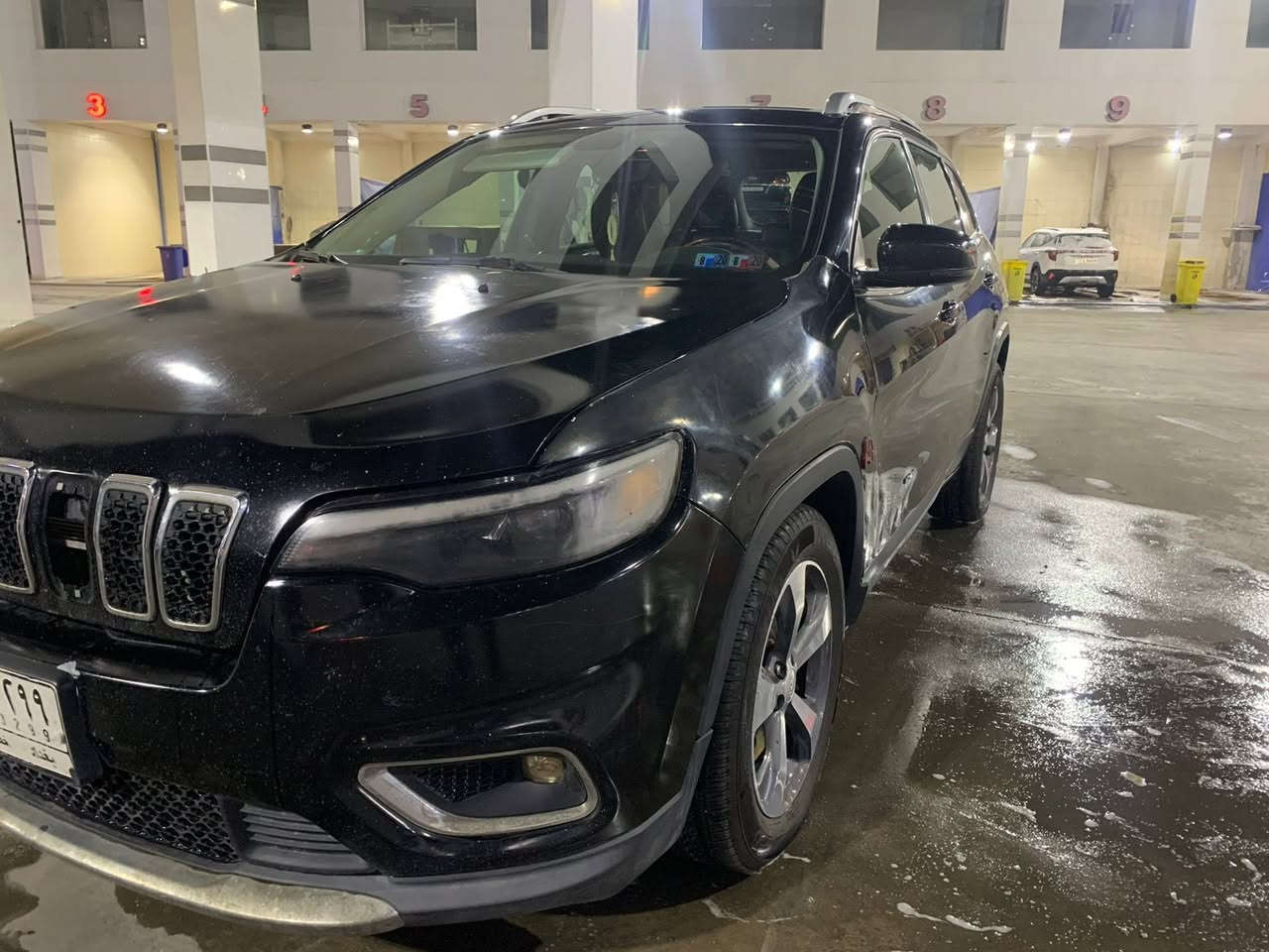 🛑بيع مستعجل

جيب شيروكي (بزون) ٢٠١٩ 
لمتد فول مواصفات بدون فتحة
***********  
محرك ستة سلندر   ٣٢٠٠ - فور ويل درايف  
رقم بغداد باسمي- اوتو هولد - حساس خلفي - مساعد رجوع  - رادار ٣٦٠ درجة - كأمر دوارة - كروس سرعة - شاشة - تحكم ستيرن اربع  جهات - شاشة اعطال 
- تخم تاير جديد - كير محرك مكفول  - اربع أنظمة قيادة - قفل منحدرات - سايد بريك بصمة - بصمة أبواب - جنطة بصمة كهربائية شفط - تشغيل عن بعد - تبريد مناخي قطعتين - تدفئة بالكشنات - كشتات كهربائية - كرسي خزن ميموري  
موقع السيارة بابل شارع ٤٠
للتواصل ***********
متواجد فيسبوك و واتساب 
حادثها جاملغ أمامي ايسر وبنيد مبدلات ومصبوغات 
حداديتها قبل شهر سويتها 
برمجة مراوح 
ماشية ١٥١ الف كيلو وقابل للزيادة
السعر ١٢٠ $ وبيها مجال اخوان هيج سعر بس مستعجل
