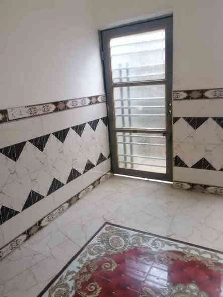 الإيجار مشتمل حي الحكيم   مساحته ١٠٠ غرف نوم وهول  مطبخ بشارع  اسواق البركه يبعدن عني الشارع 150 متر    الاتصال واتساب ***********
