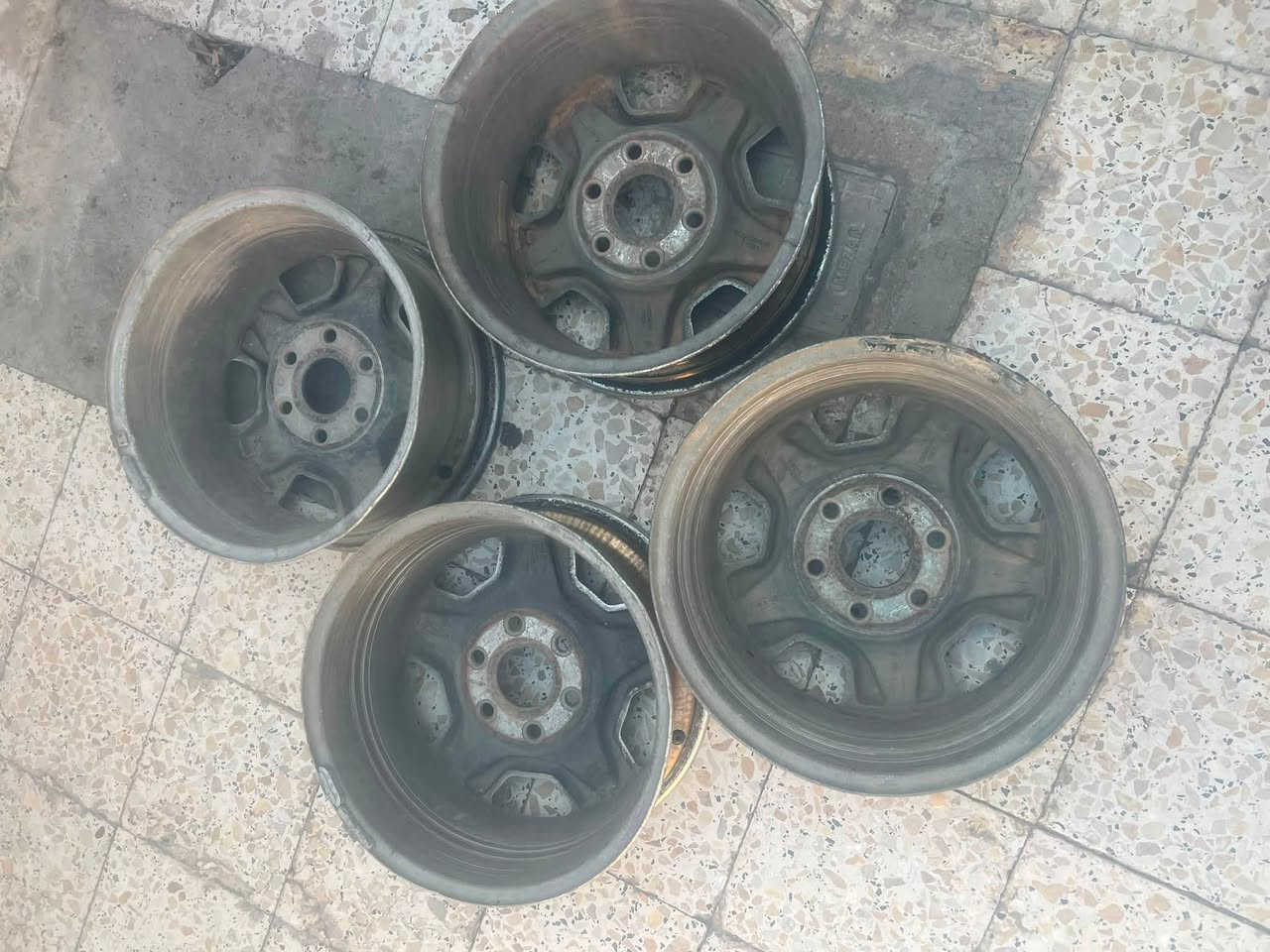 السلام عليكم هذني للبيع ب160 غفل بيهن فطر او مراوس بويل حديد سته برغي مكاني البصره للاستفسار***********
