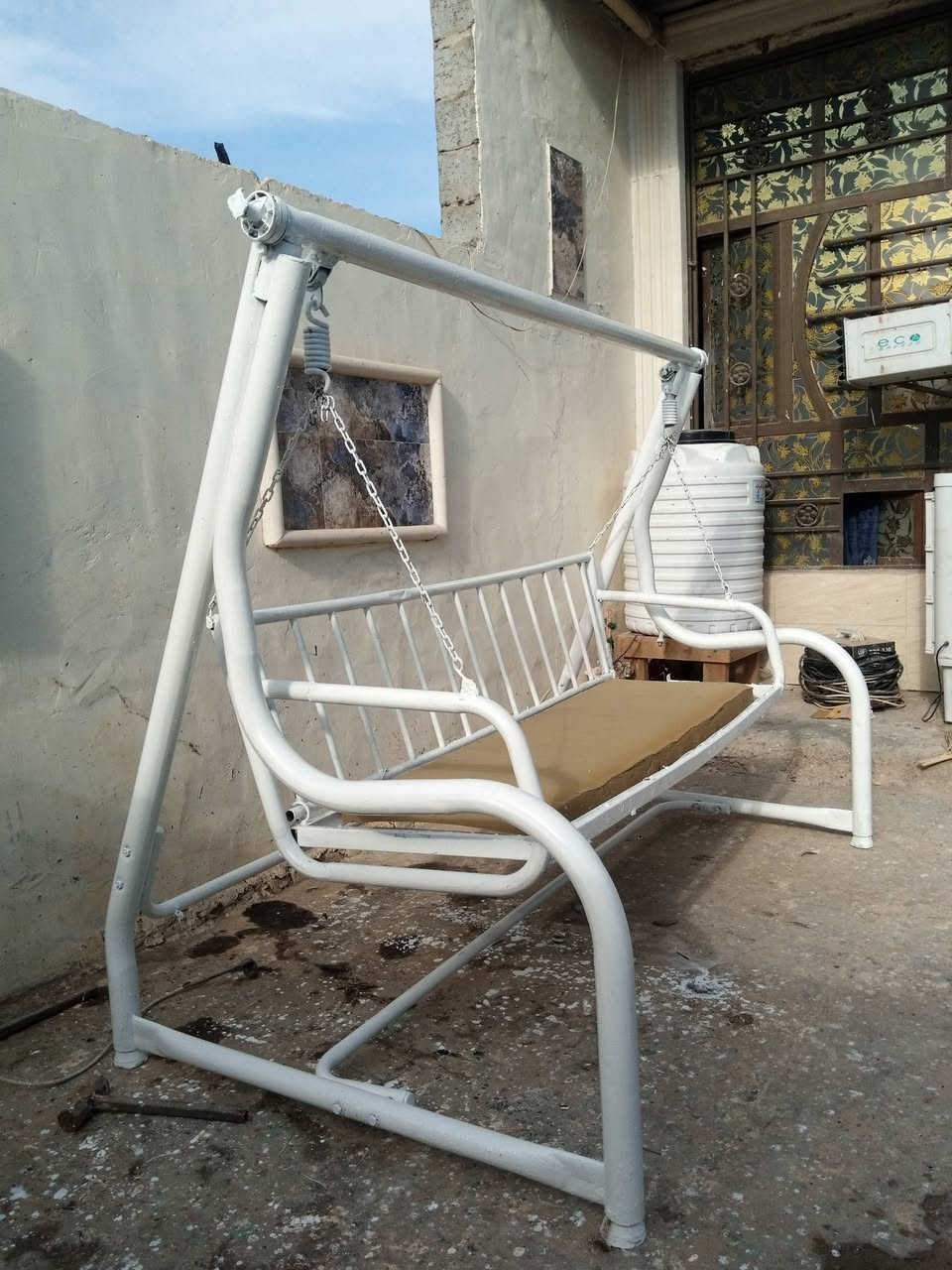 مرجوحه للبيع العرض مترتين الرتفاع 175 الكرسي 180 الطول الستفسار على رقم ***********.  ***********. السعر 100
