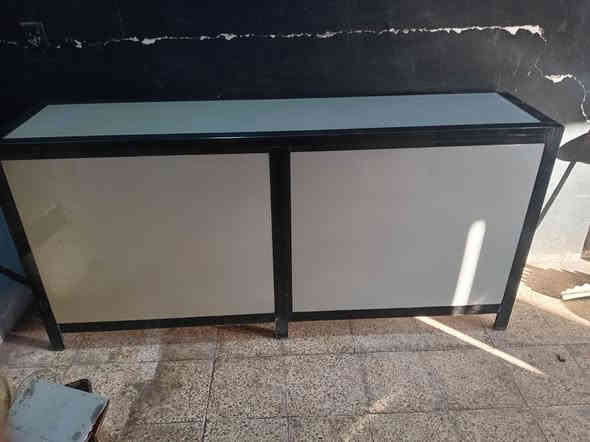 جامخانة مع ميز للبيع نضافة٩٠٪عنوان حي الانتصار شارع ٦٠للتواصل الاتصال***********
