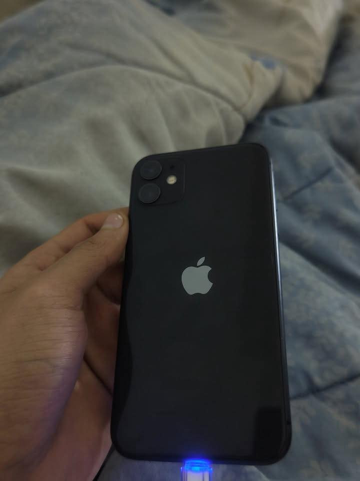 سلام عليكم
ايفون 11 عادي 

ذاكره 128 

دبل خط 

الجهاز مستبدل فقط بطاريه ومستبدله مره وحده فقط 

والنضافه مثل مموضح بالصور 

الجهاز كلشي بي شغال بصمه شاشه وفيس ايدي كله شغال 

واستخدام قليل جدا

السعر : 250 وبي مجال 

الي يريده يكدر يشرفني خاص او يتواصل وياي على هذا الرقم

***********
