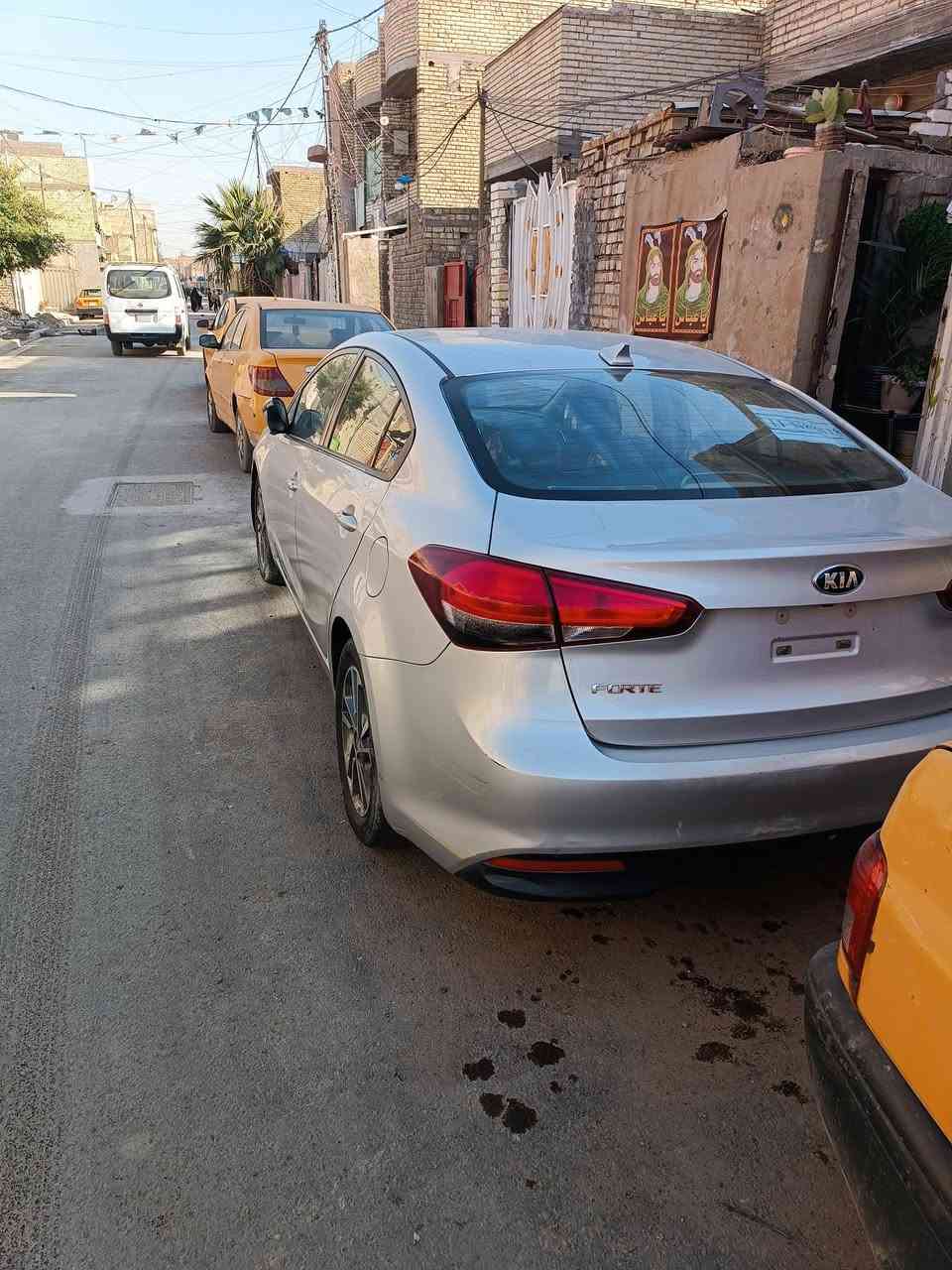 السلام عليكم كيا فورتي مديل 18 جاهزة صدر امامي خلفي جديد حادثها جاملغ يمنة وبنيد  بدون دواخل رقم بغداد انكليزي وضعيتين قيادة  ايكو وسبورت كير اي تي المرغوب ست نمر السعر 117 مكانها بغداد***********
