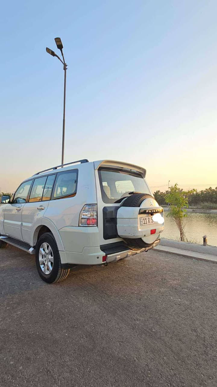 ‏السلام عليكم
----------------------------------
#للبيع أو المراوس
#باجيرو 2013 
وارد خليجي  GLS 
محرك 3500  v6  المرغوب 
———المواصفات———
فتحة سقف (سلايد)
3 قطع تبريد
سبعه راكب
كشاف + زراكات لايت
حساسات خلفيه
اشارات بالمري  +شفط ترحيبيه
جناح خلفي
كراسي جلد مال شركة
ثلاجه
كرسي كهربائي 
شاشة  اندرويد تلفزيون 
تخم تايرات جديد
دفع خلفي و رباعي
 زرع عدسات زينون 
باتري جديد 
صدر جديد 
مسويلها معالج طسة سيارة جديدة وناعمة كلش مال جناي
و السونار مرفق مع الصور
(( رقم بغداد دولي باسمي تحويل ثاني يوم ))
((هزه جديده وسنويه ل 2030 )) 
-------------------------------
مكفولة من الصبغ بيها بارد قليل يم البك لايت وشخط بالباب
------------------------------
#السعر :159 بيه مجال بسيط 
الرقم : ***********
أو   ***********
