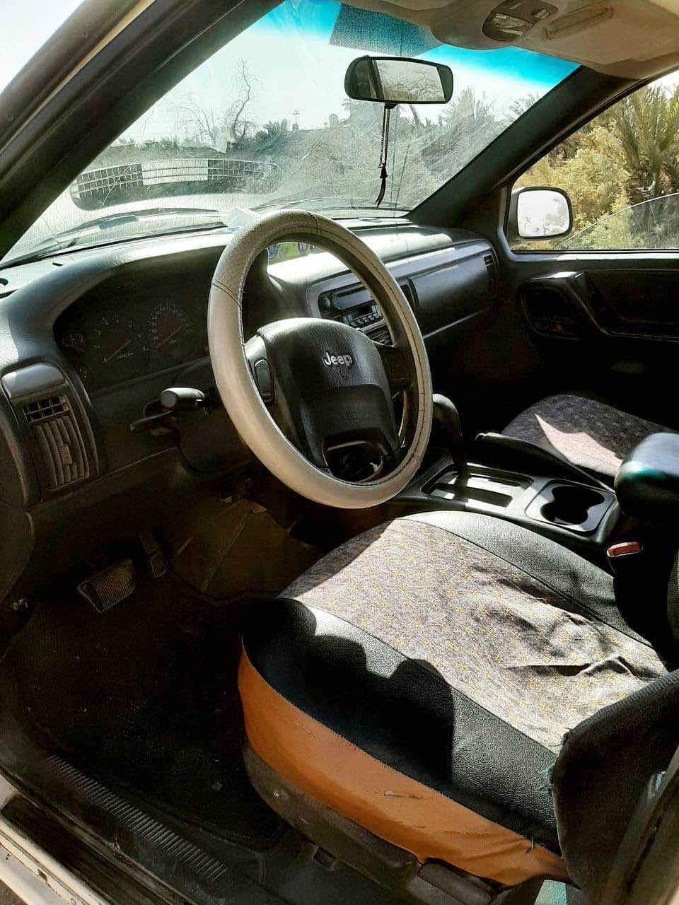 سلام عليكم سياره جيب شيروگي 
السياره كلها ابلادي كامله 
السياره بيها شوي نواقص  
التبريد نقص غاز 
*********** البصرة, العراق
